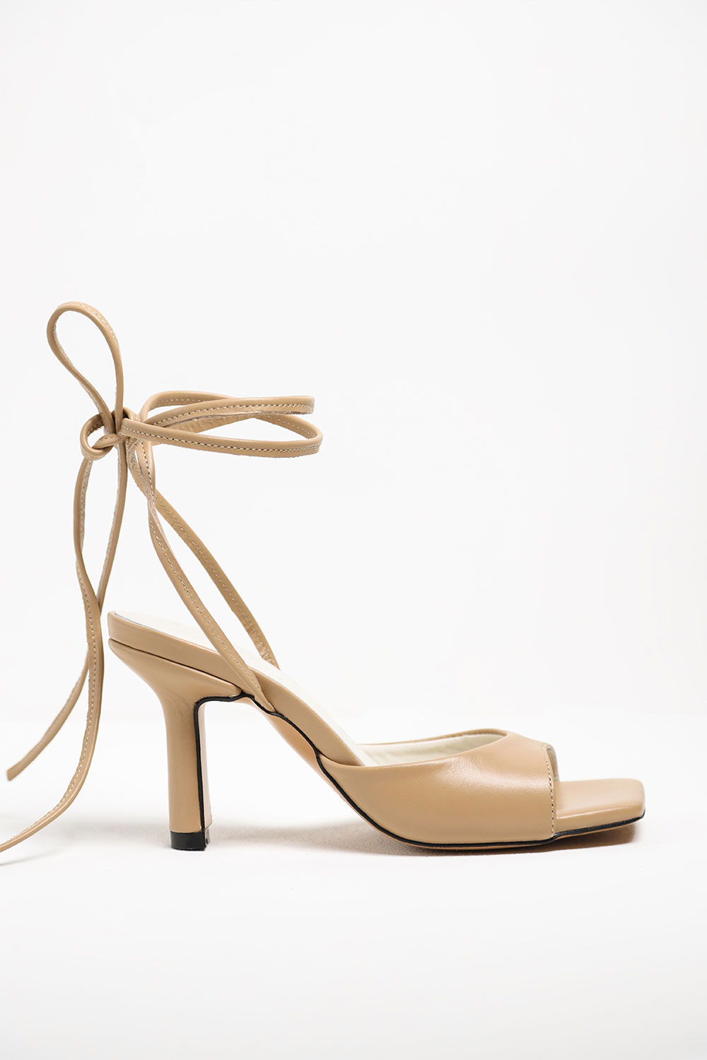 БОСОНІЖКИ НА ПІДБОРАХ