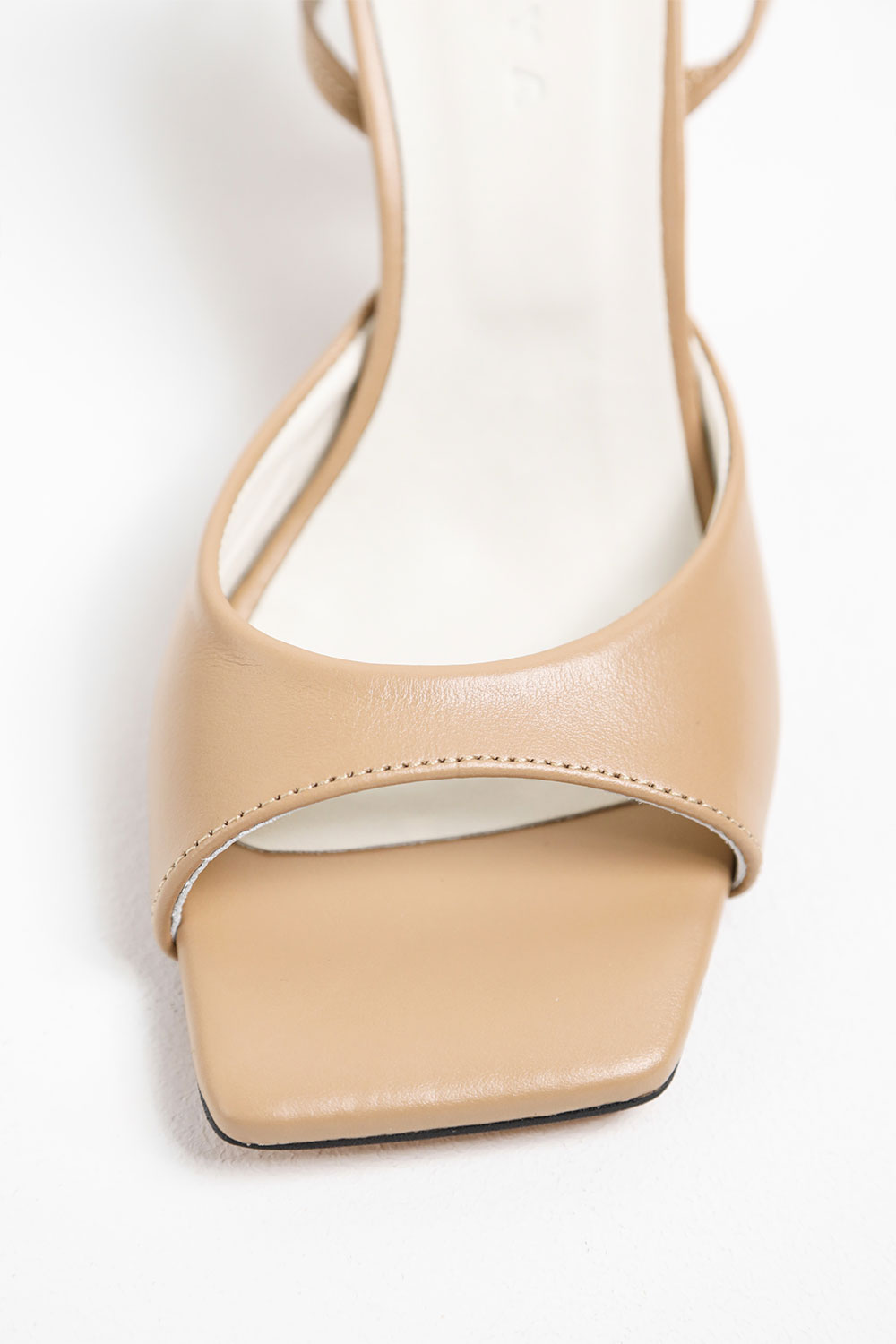 БОСОНІЖКИ НА ПІДБОРАХ