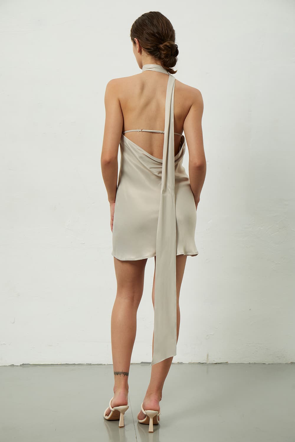 СУКНЯ САТИНОВА АСИМЕТРИЧНА