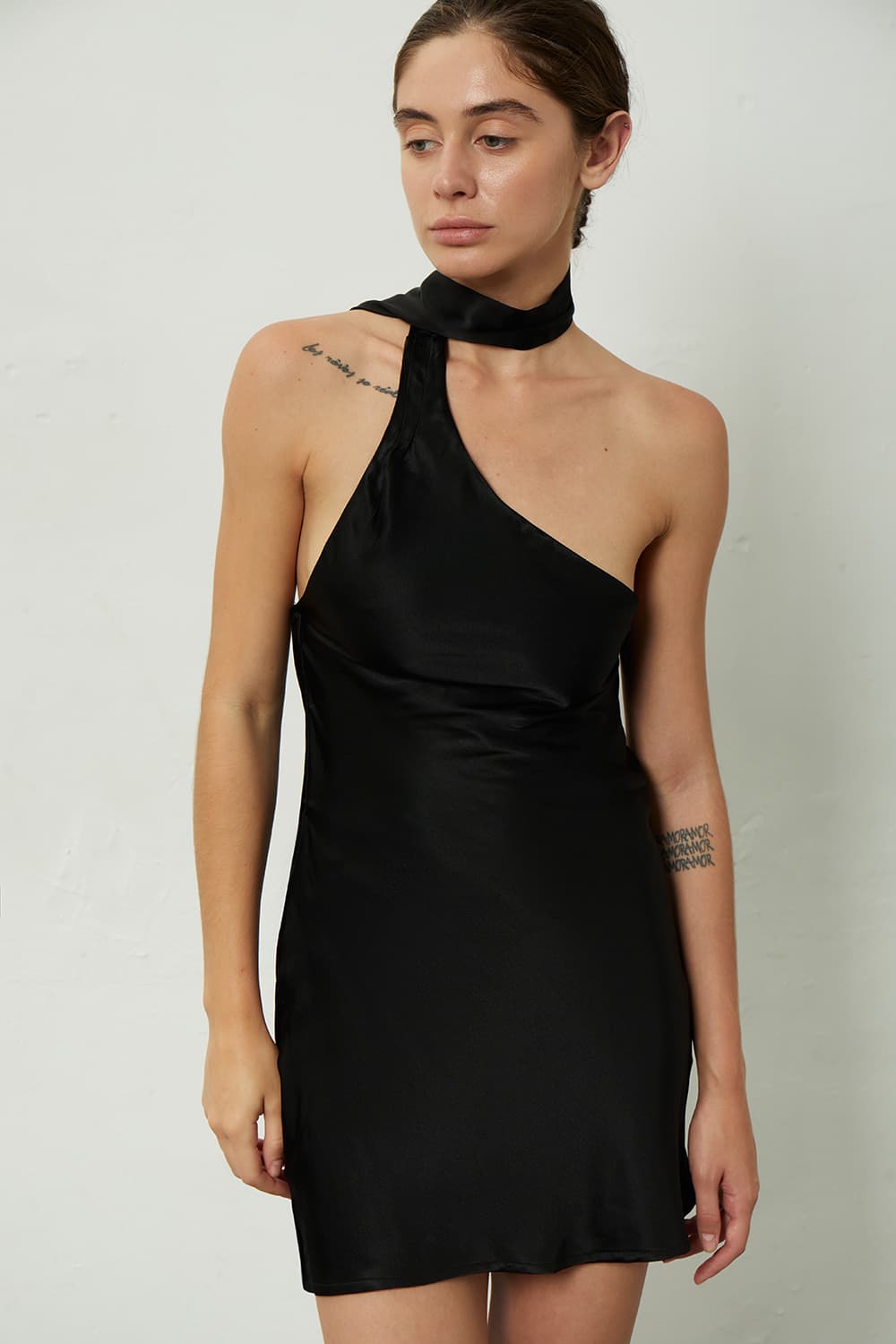 СУКНЯ САТИНОВА АСИМЕТРИЧНА