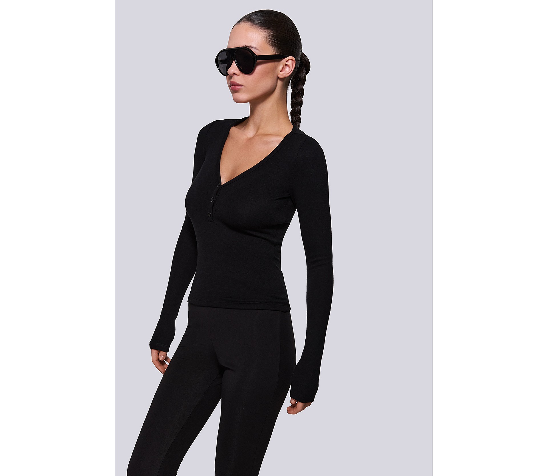 ТОП ІЗ V-ПОДІБНИМ ВИРІЗОМ