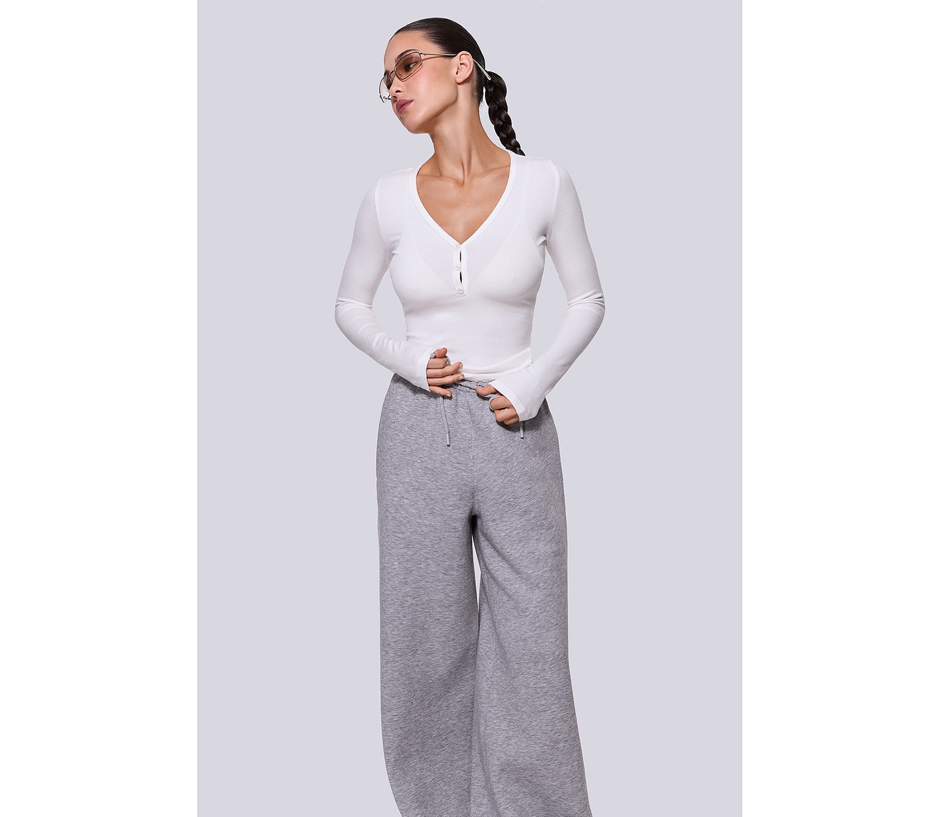 ТОП ІЗ V-ПОДІБНИМ ВИРІЗОМ