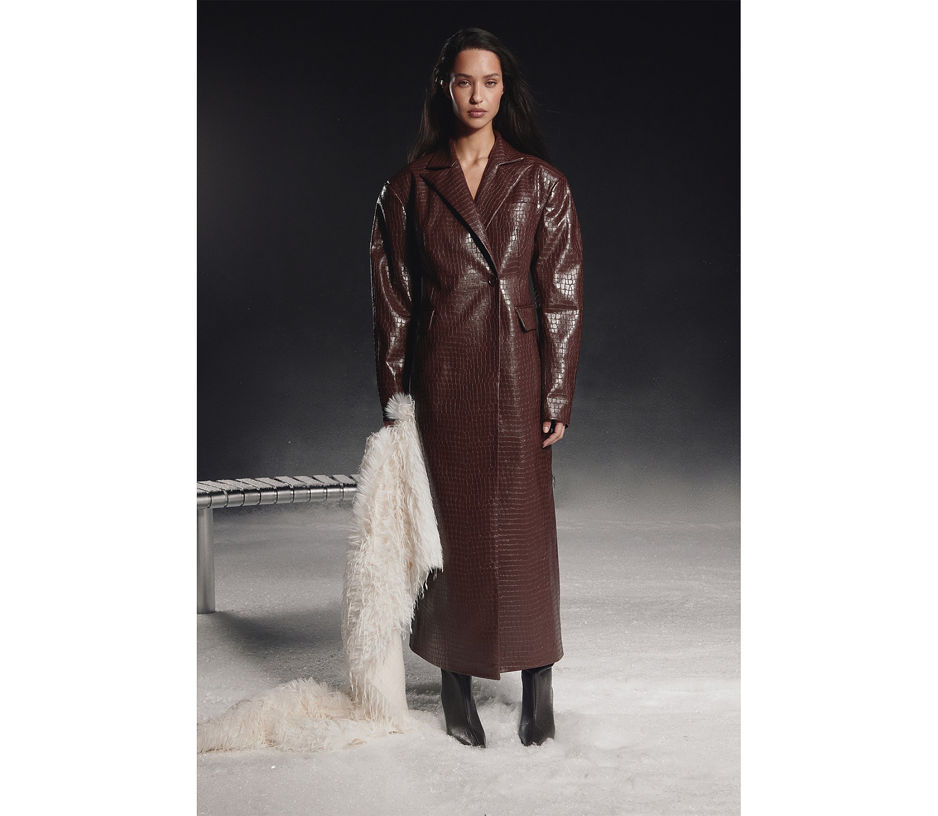 ПАЛЬТО ПРИТАЛЕНЕ З ЕФЕКТОМ КРОКОДИЛА