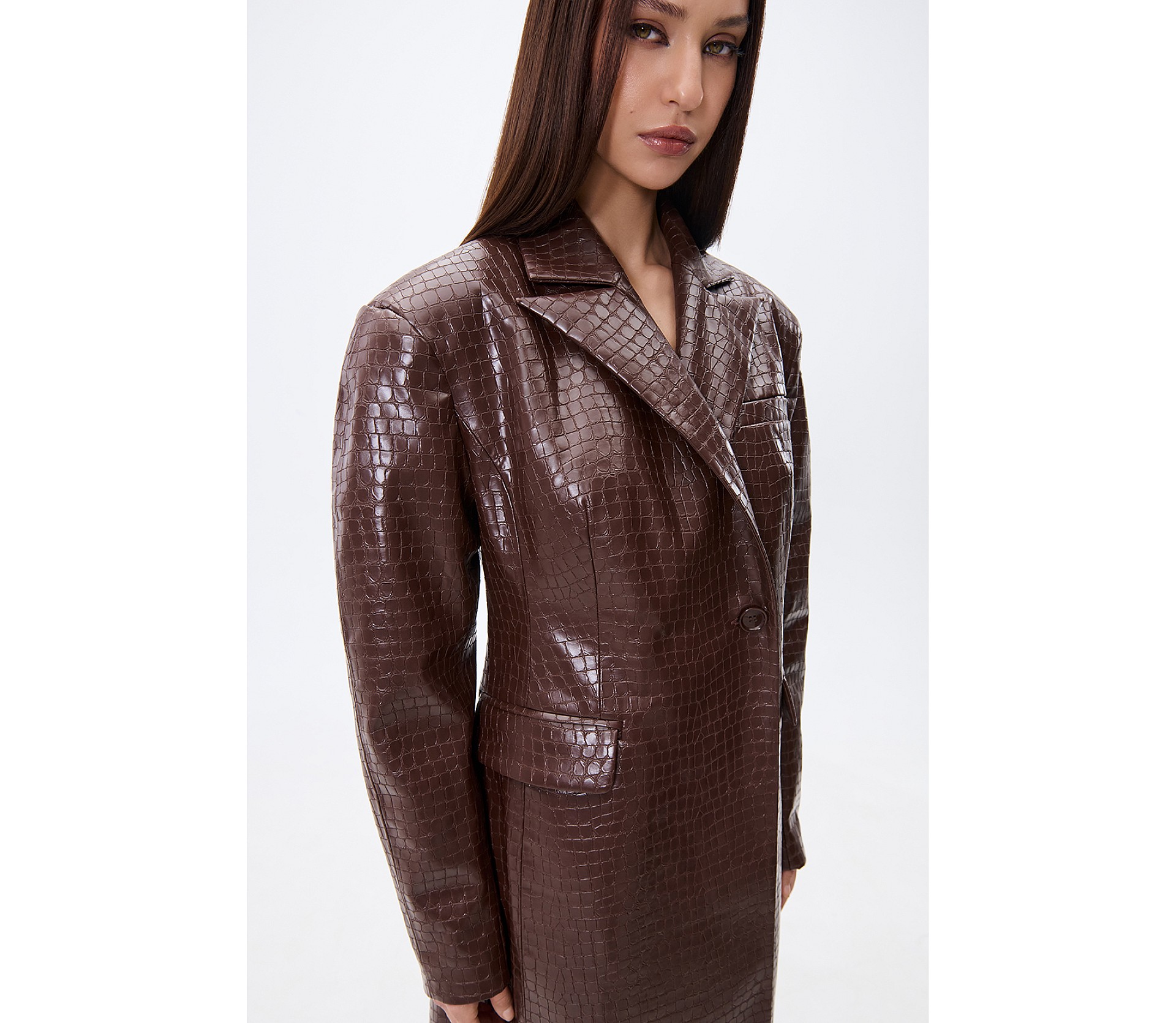 ПАЛЬТО ПРИТАЛЕНЕ З ЕФЕКТОМ КРОКОДИЛА