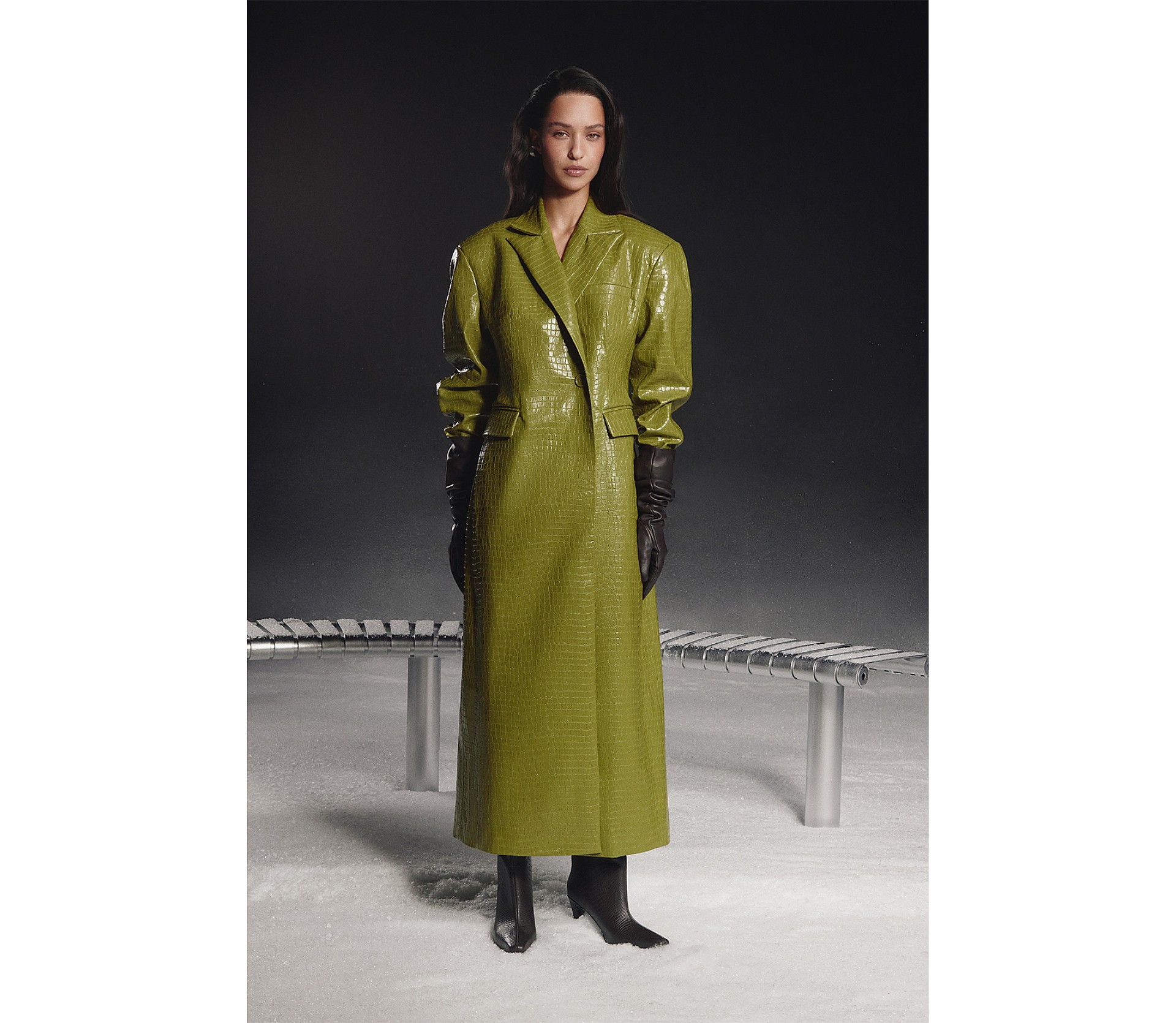 ПАЛЬТО ПРИТАЛЕНЕ З ЕФЕКТОМ КРОКОДИЛА