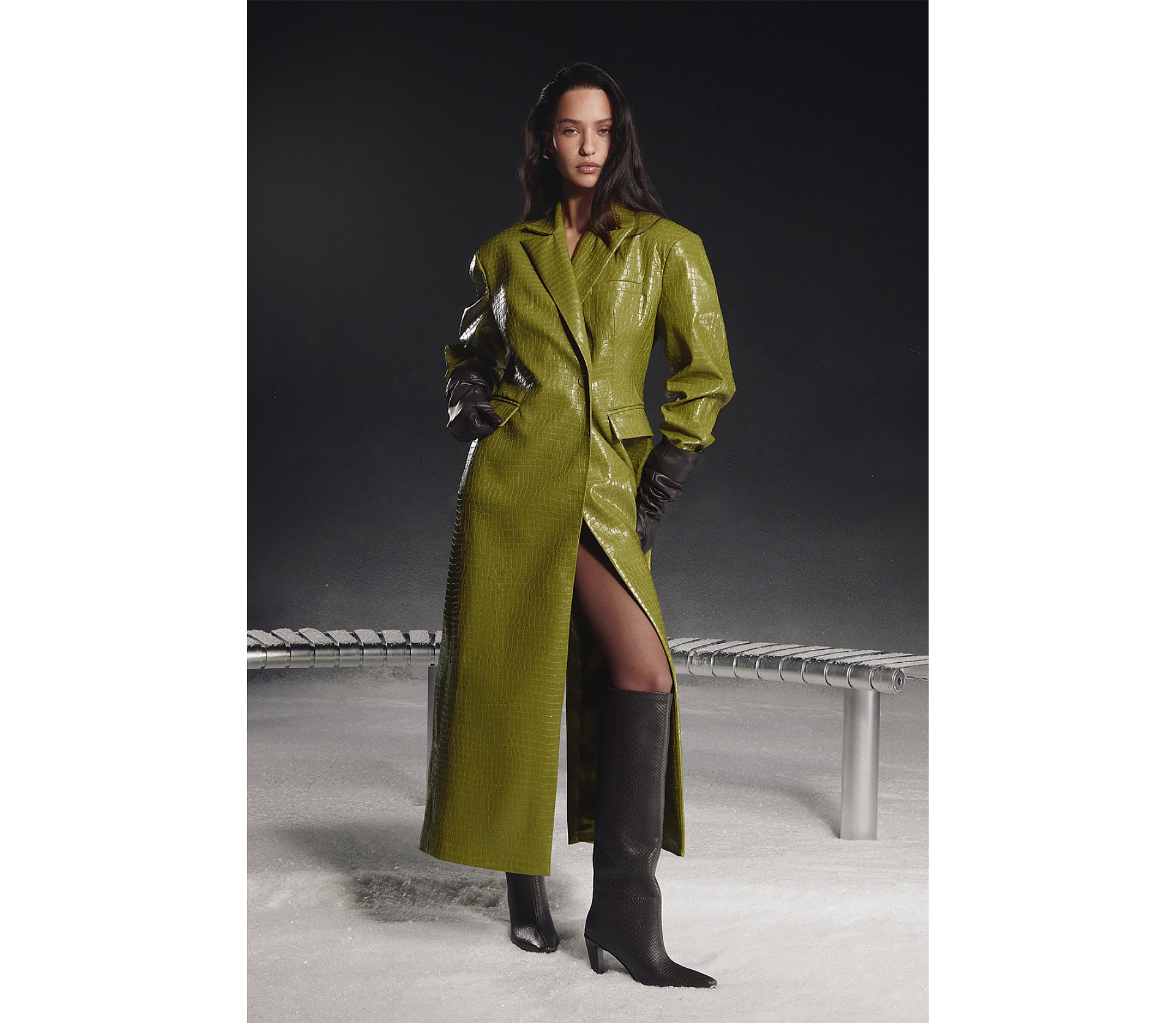 ПАЛЬТО ПРИТАЛЕНЕ З ЕФЕКТОМ КРОКОДИЛА