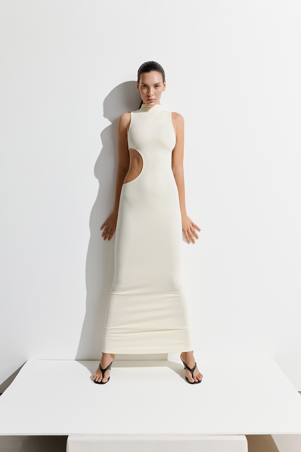 СУКНЯ З АСИМЕТРИЧНИМ ВИРІЗОМ