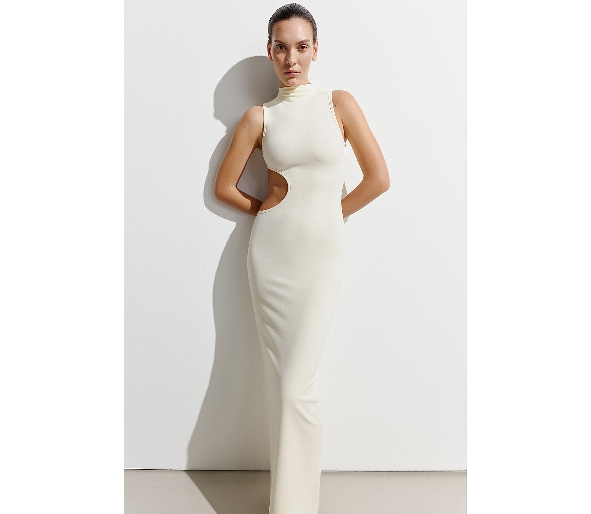 СУКНЯ З АСИМЕТРИЧНИМ ВИРІЗОМ