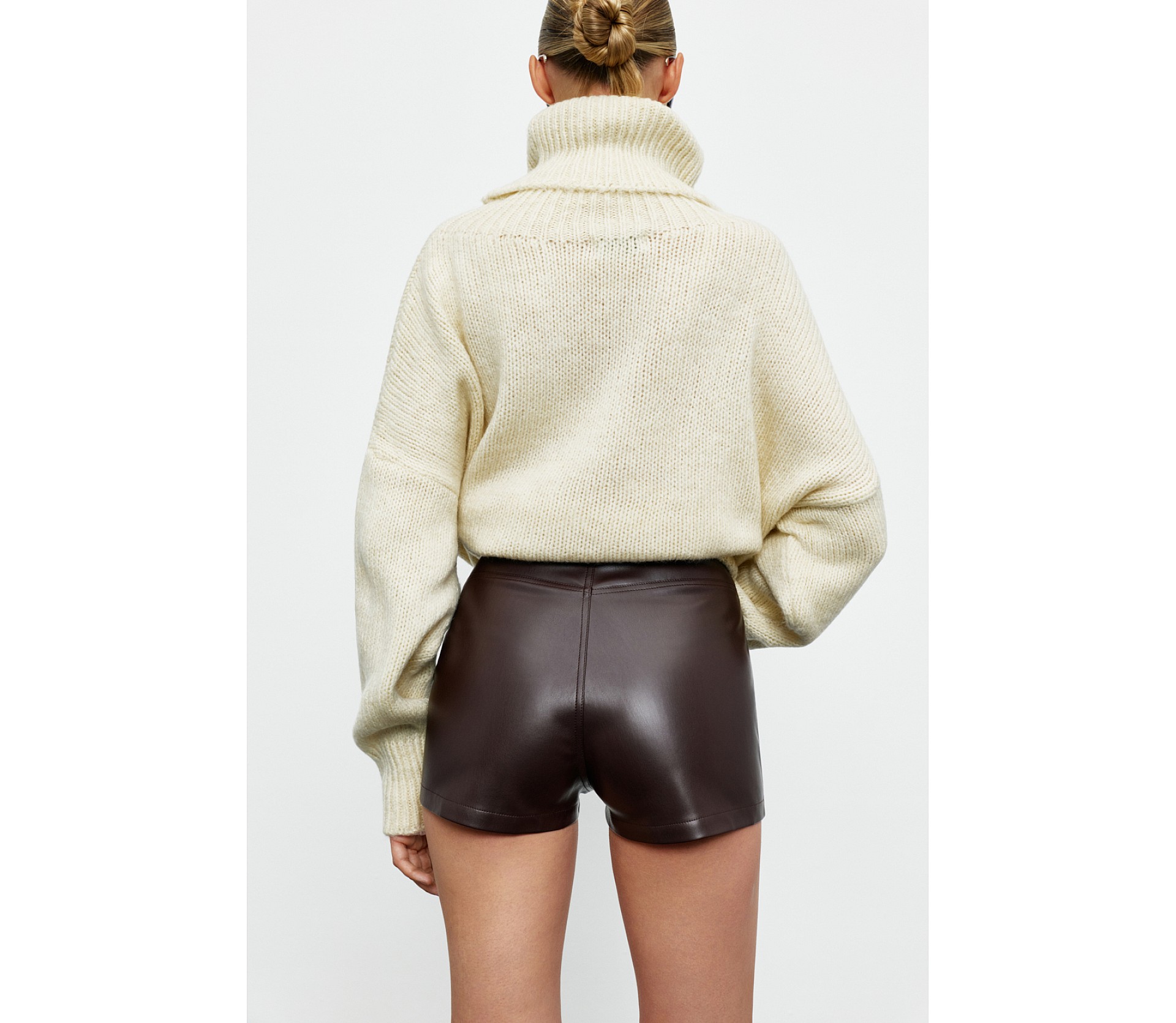 ШОРТИ З ЕКОШКІРИ