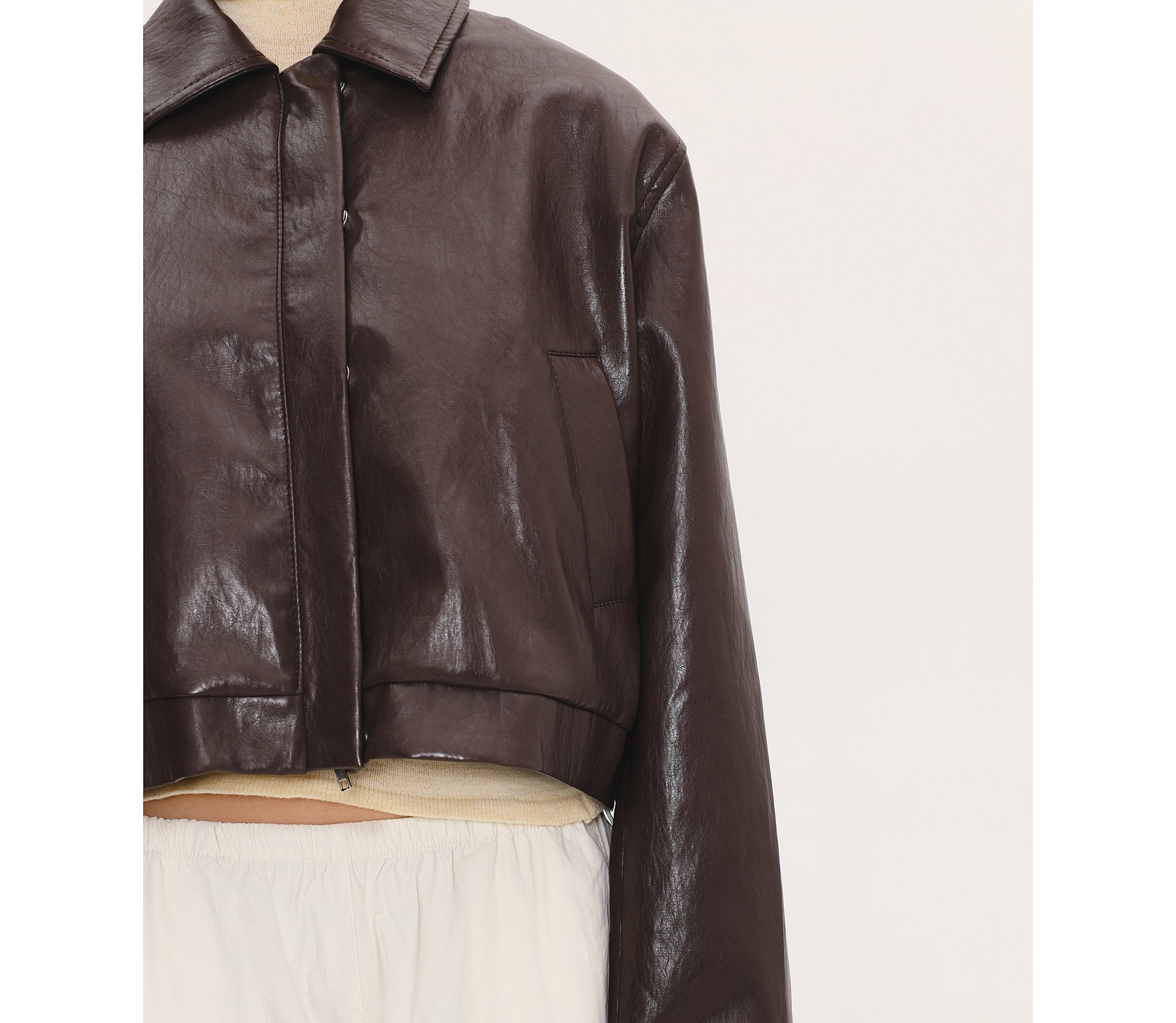 ЖАКЕТ УКОРОЧЕНИЙ НА БЛИСКАВЦІ