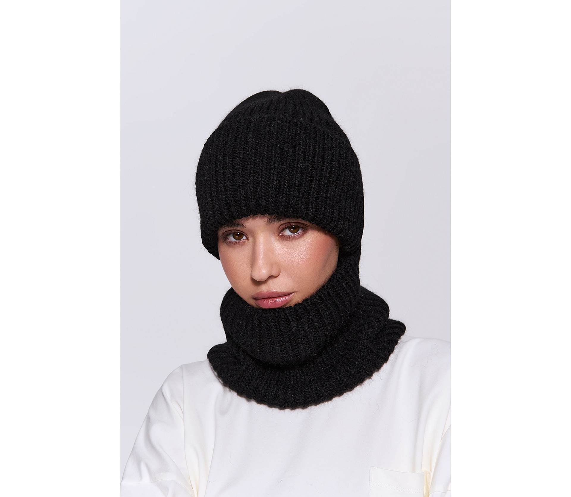 В'ЯЗАНА ШАПКА З АНГОРИ