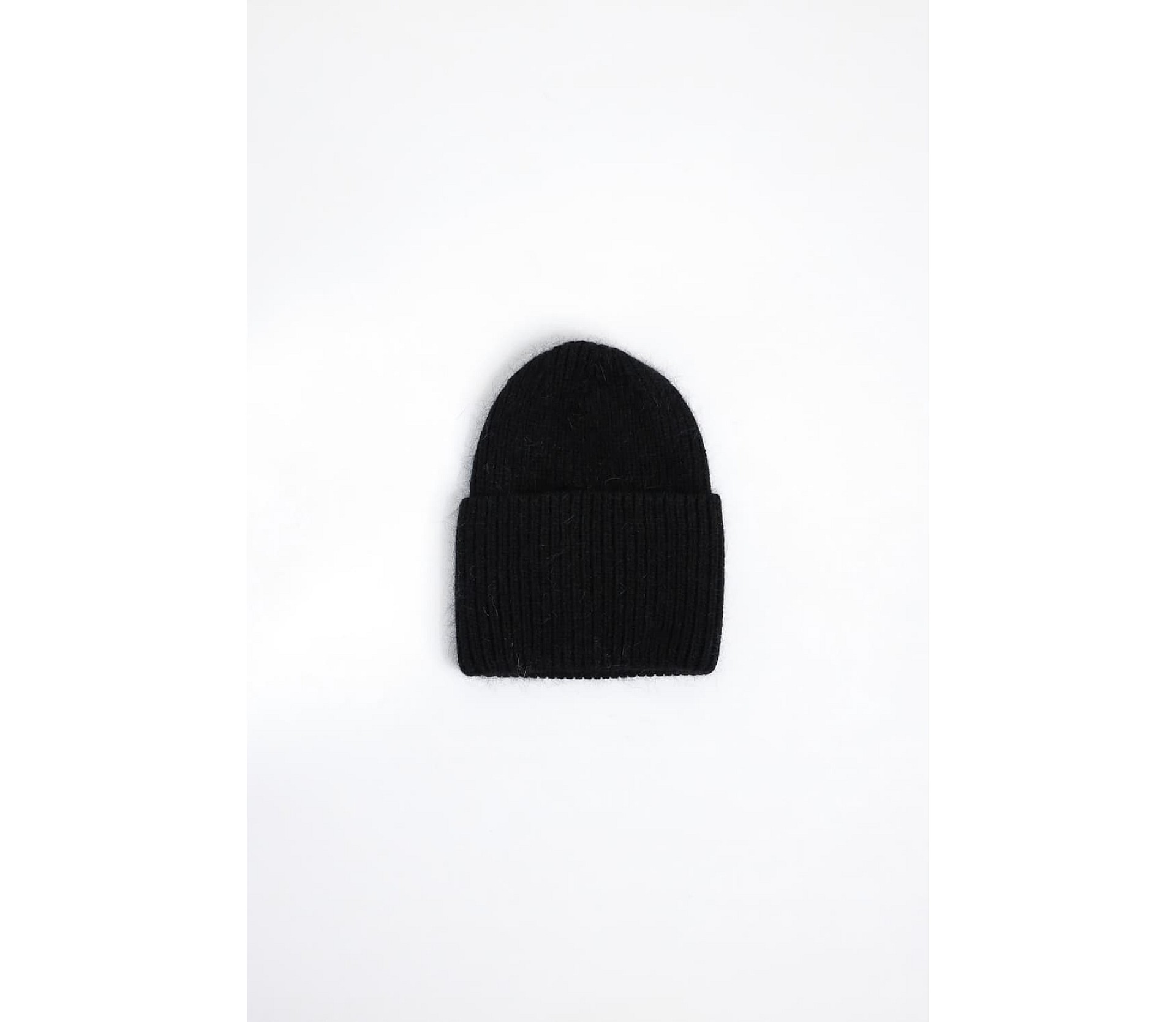 В'ЯЗАНА ШАПКА З АНГОРИ