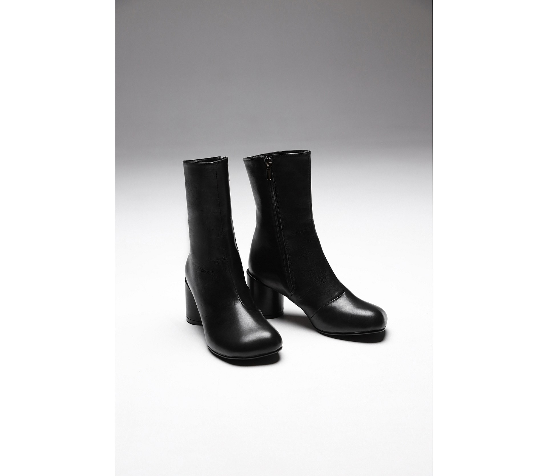 БОТИЛЬЙОНИ НА ПІДБОРАХ