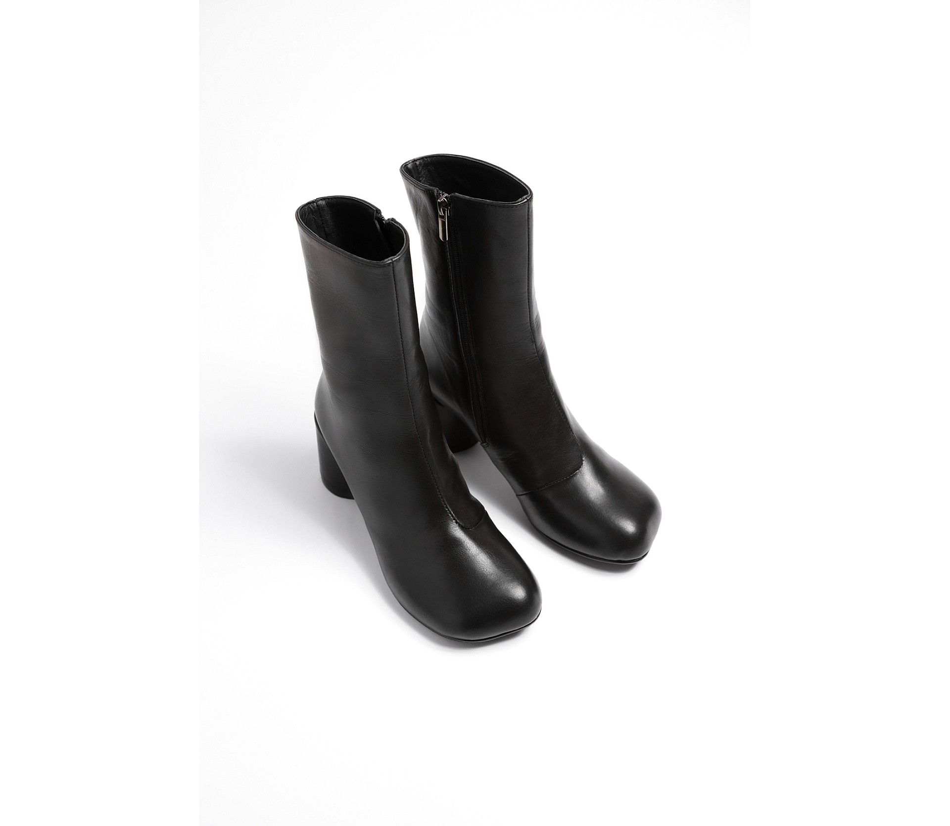 БОТИЛЬЙОНИ НА ПІДБОРАХ