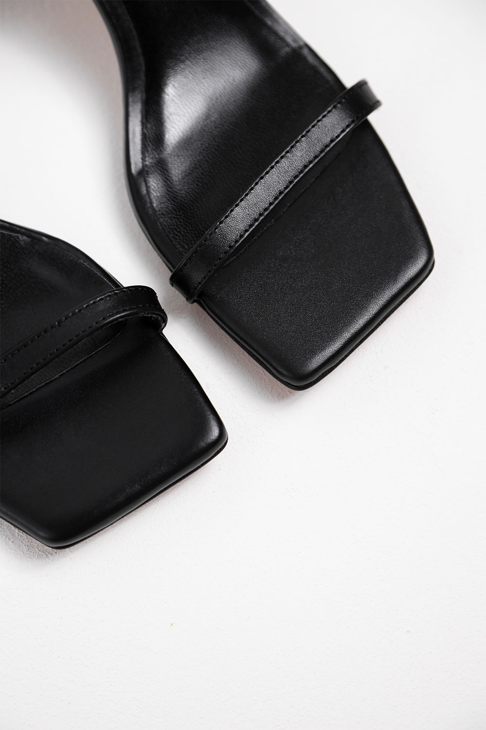 БОСОНІЖКИ НА ПІДБОРАХ