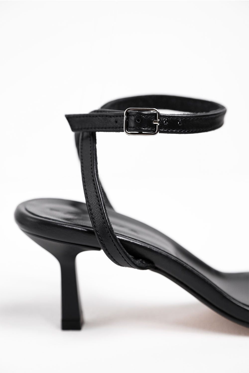 БОСОНІЖКИ НА ПІДБОРАХ