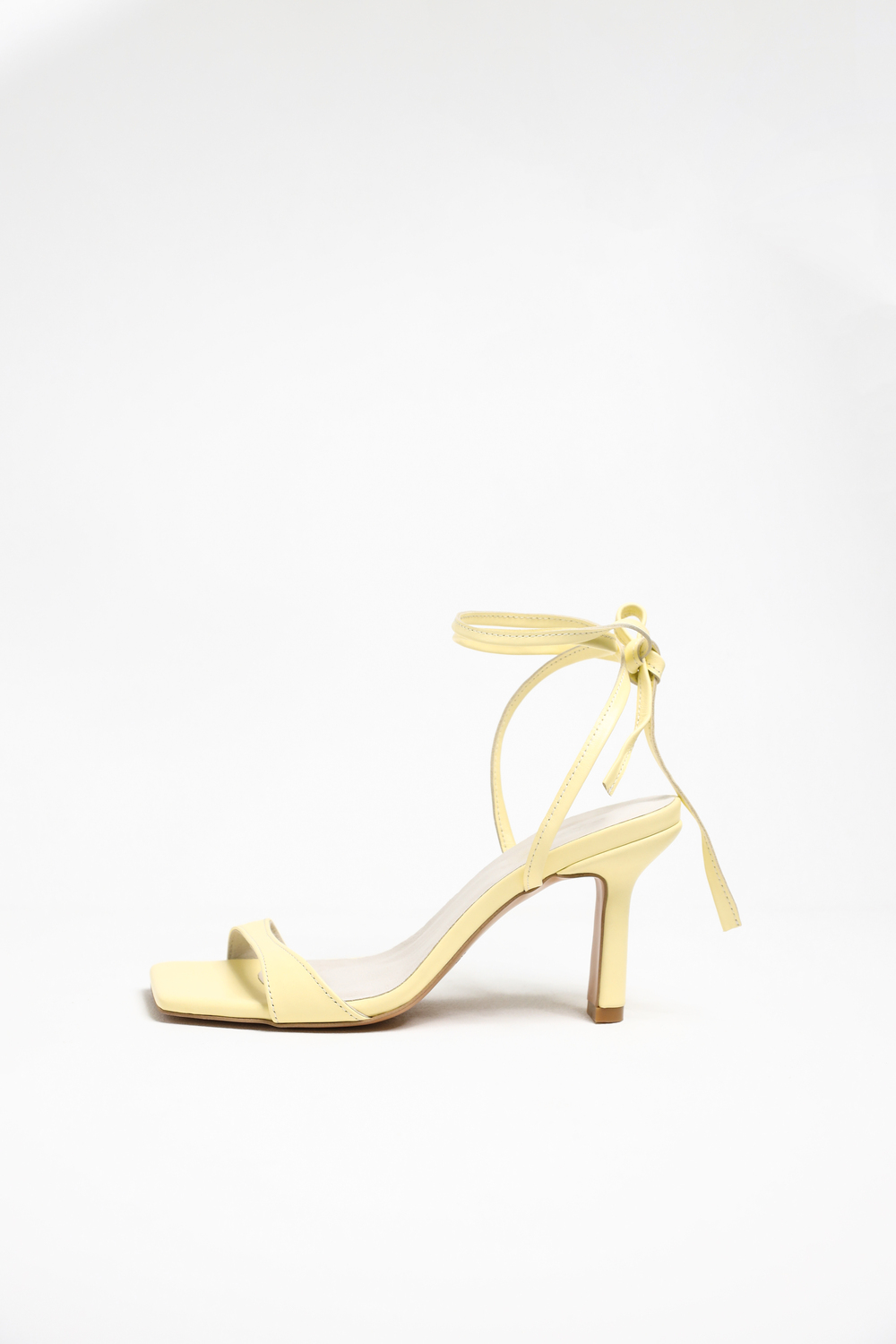 БОСОНІЖКИ НА ПІДБОРАХ