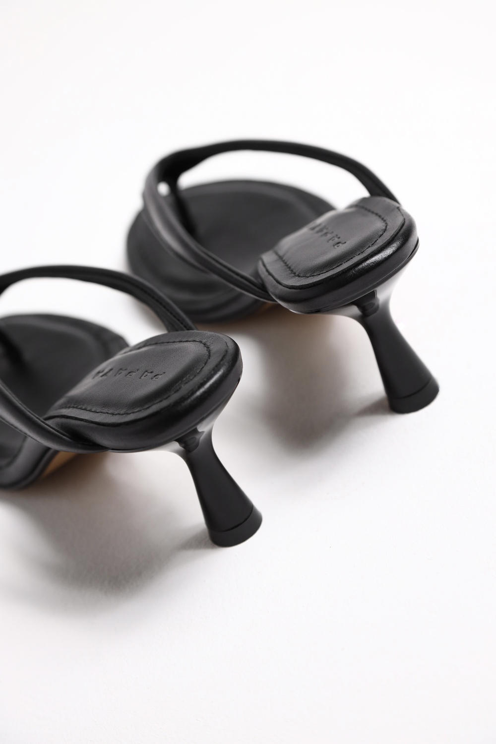 МЮЛІ НА НИЗЬКИХ ПІДБОРАХ