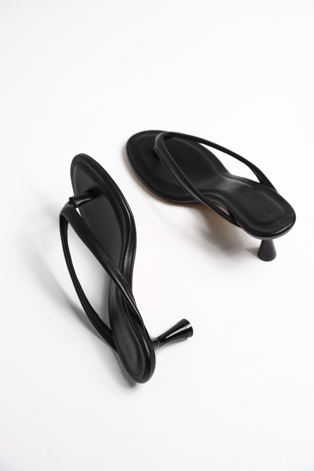 МЮЛІ НА НИЗЬКИХ ПІДБОРАХ