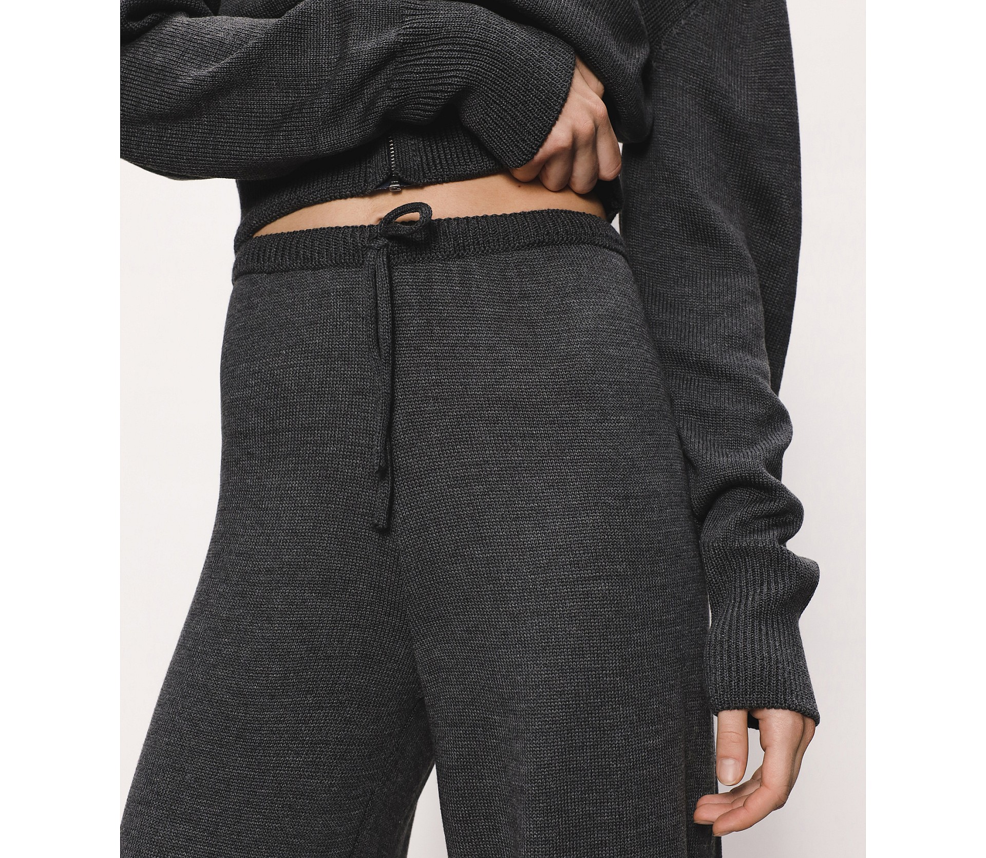 ШТАНИ З ТОНКОЇ В'ЯЗКИ