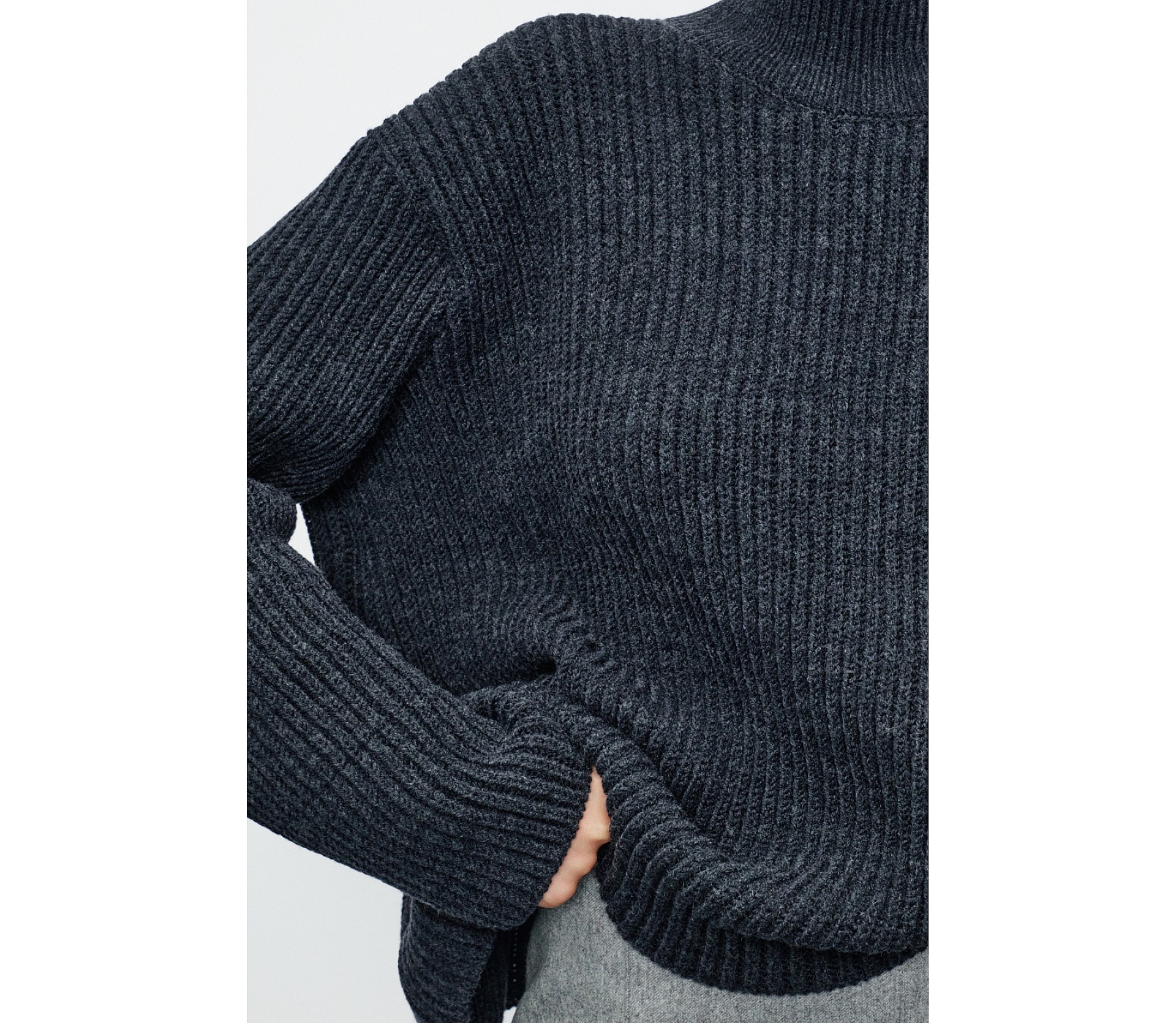 СВЕТР З ВИСОКОЮ ГОРЛОВИНОЮ