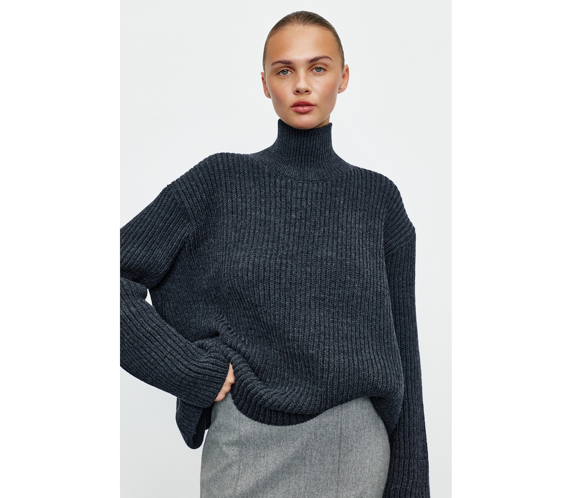 СВЕТР З ВИСОКОЮ ГОРЛОВИНОЮ