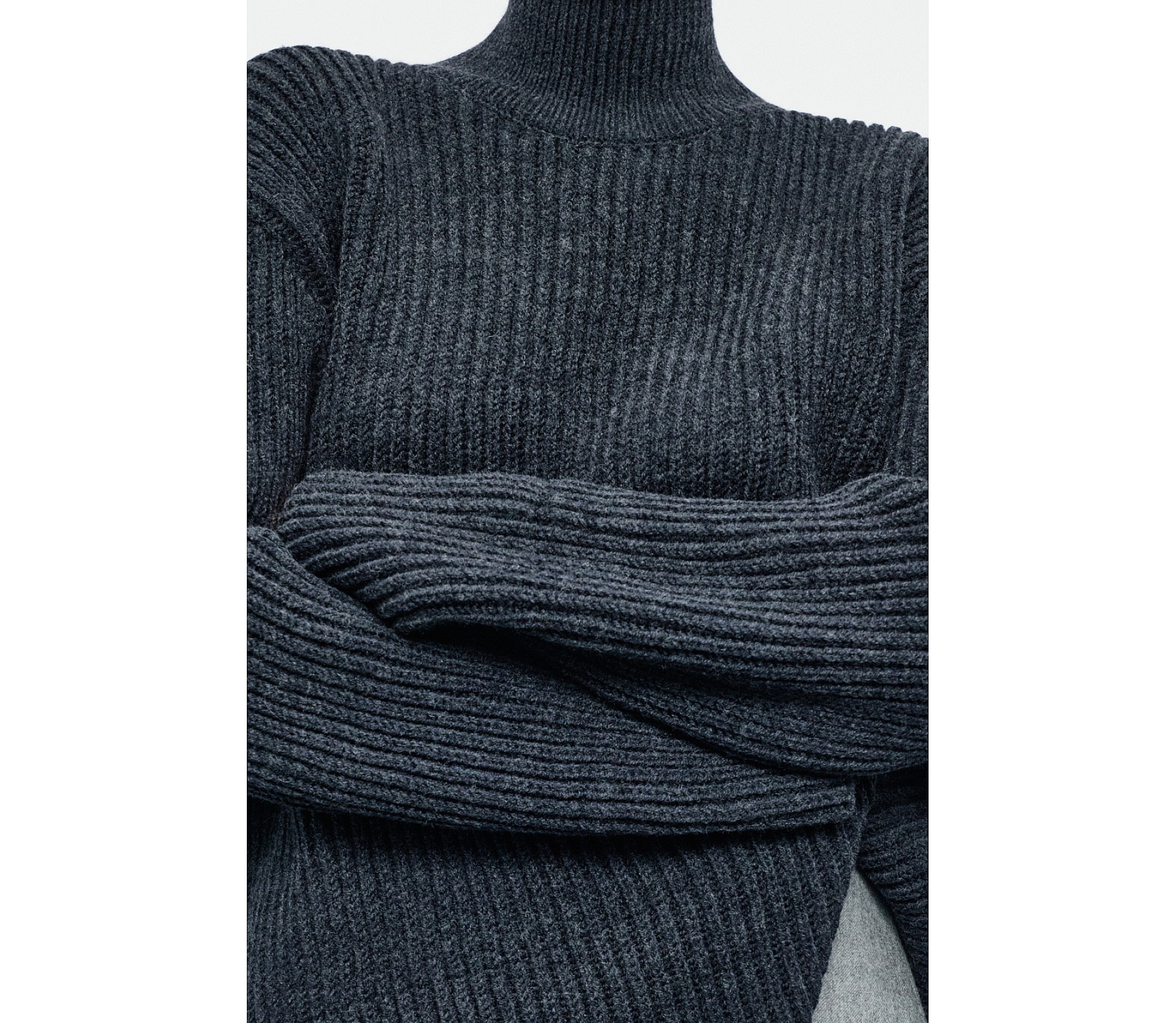 СВЕТР З ВИСОКОЮ ГОРЛОВИНОЮ