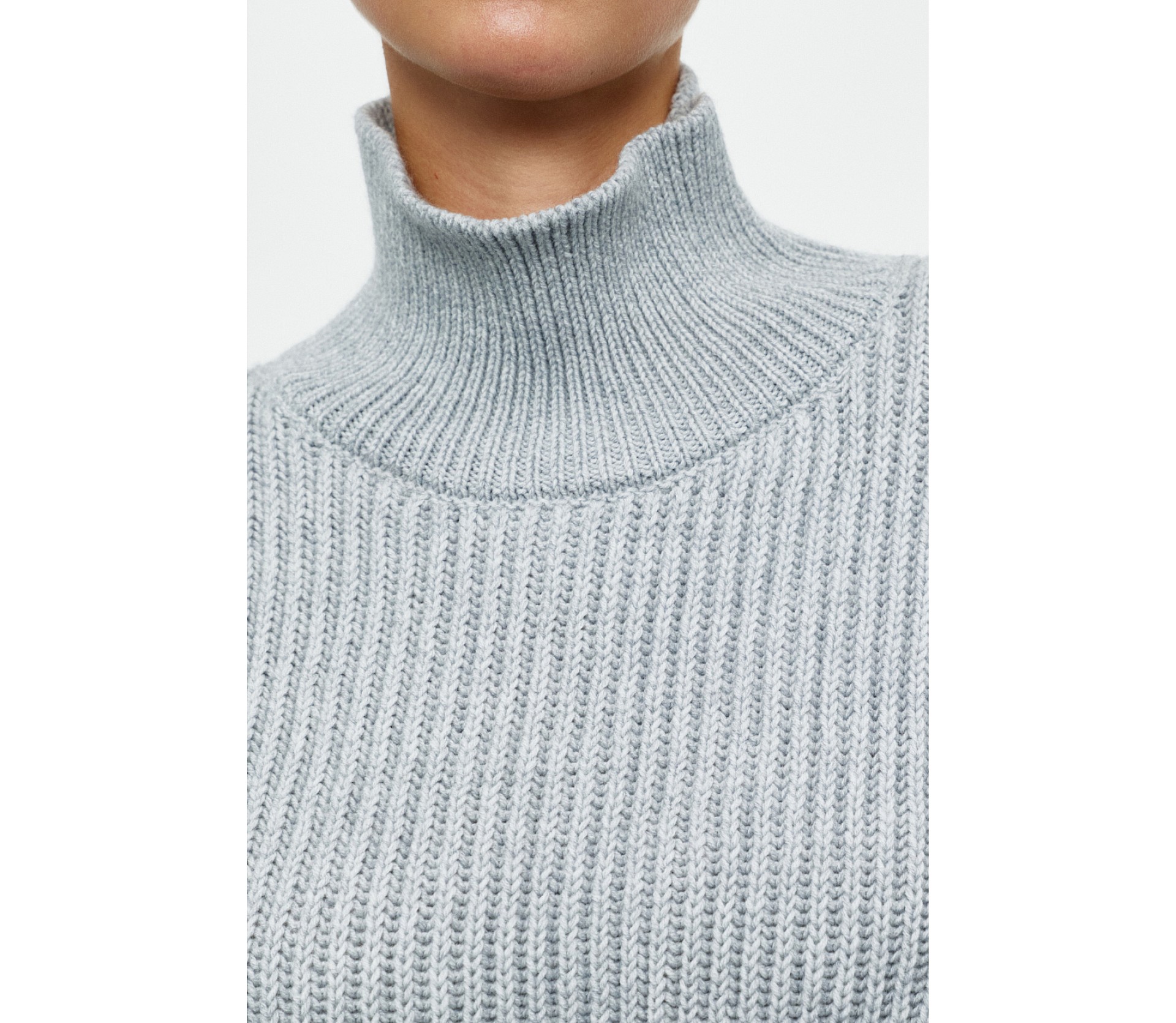 СВЕТР З ВИСОКОЮ ГОРЛОВИНОЮ