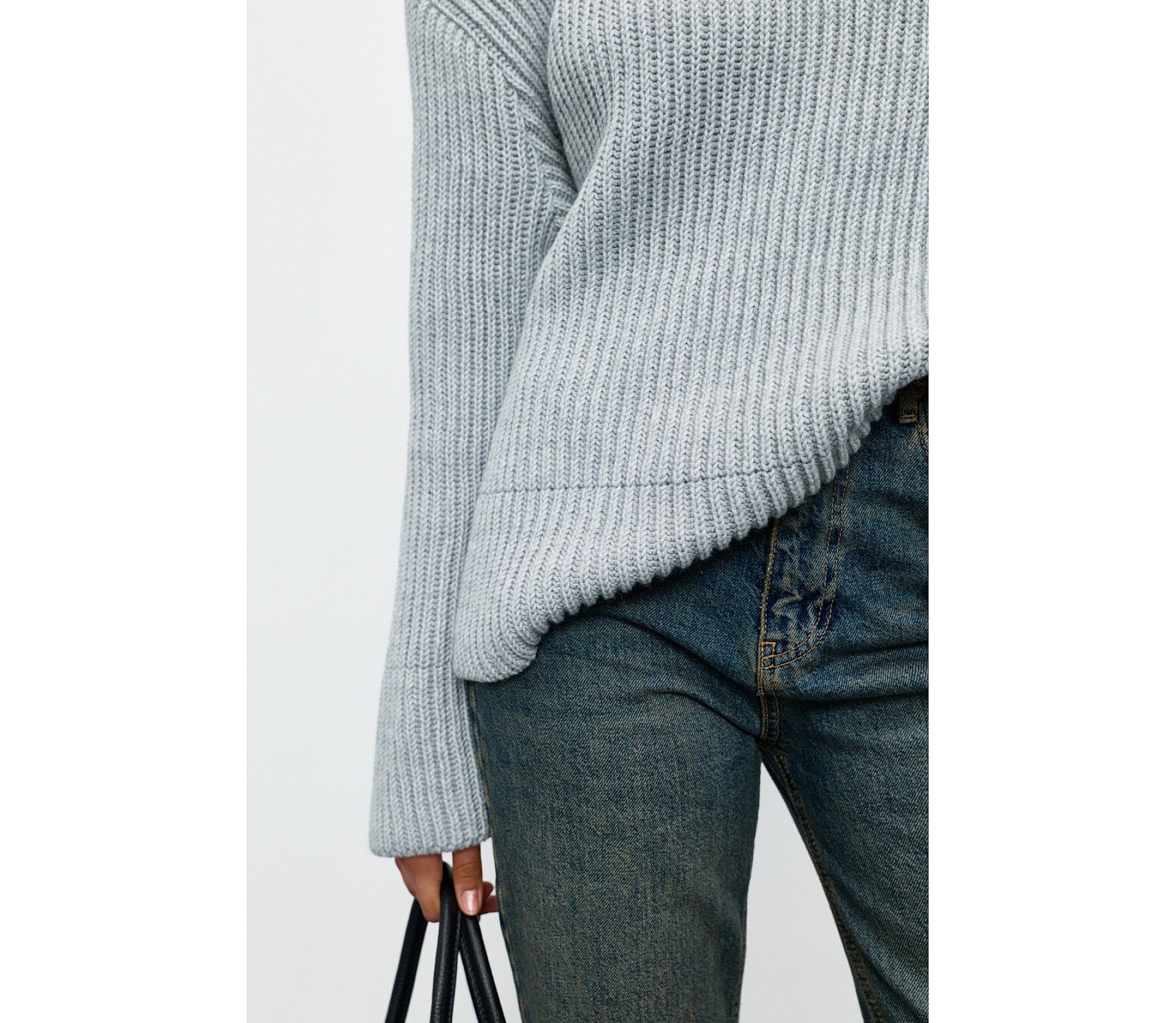 СВЕТР З ВИСОКОЮ ГОРЛОВИНОЮ