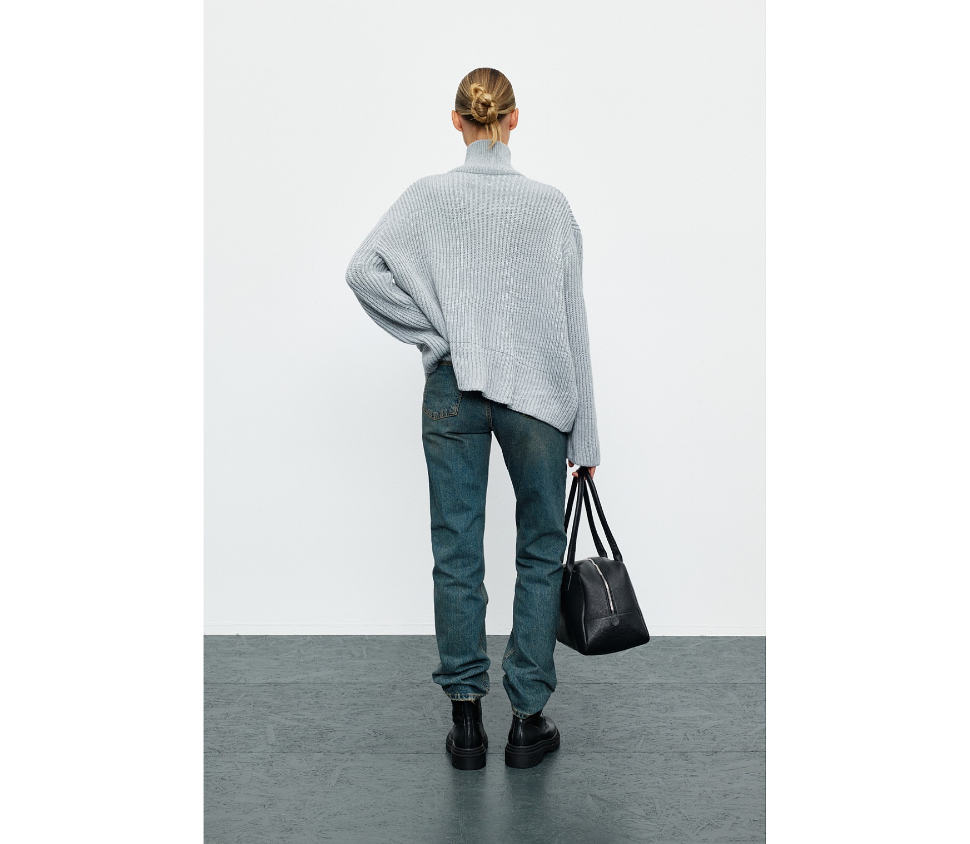 СВЕТР З ВИСОКОЮ ГОРЛОВИНОЮ