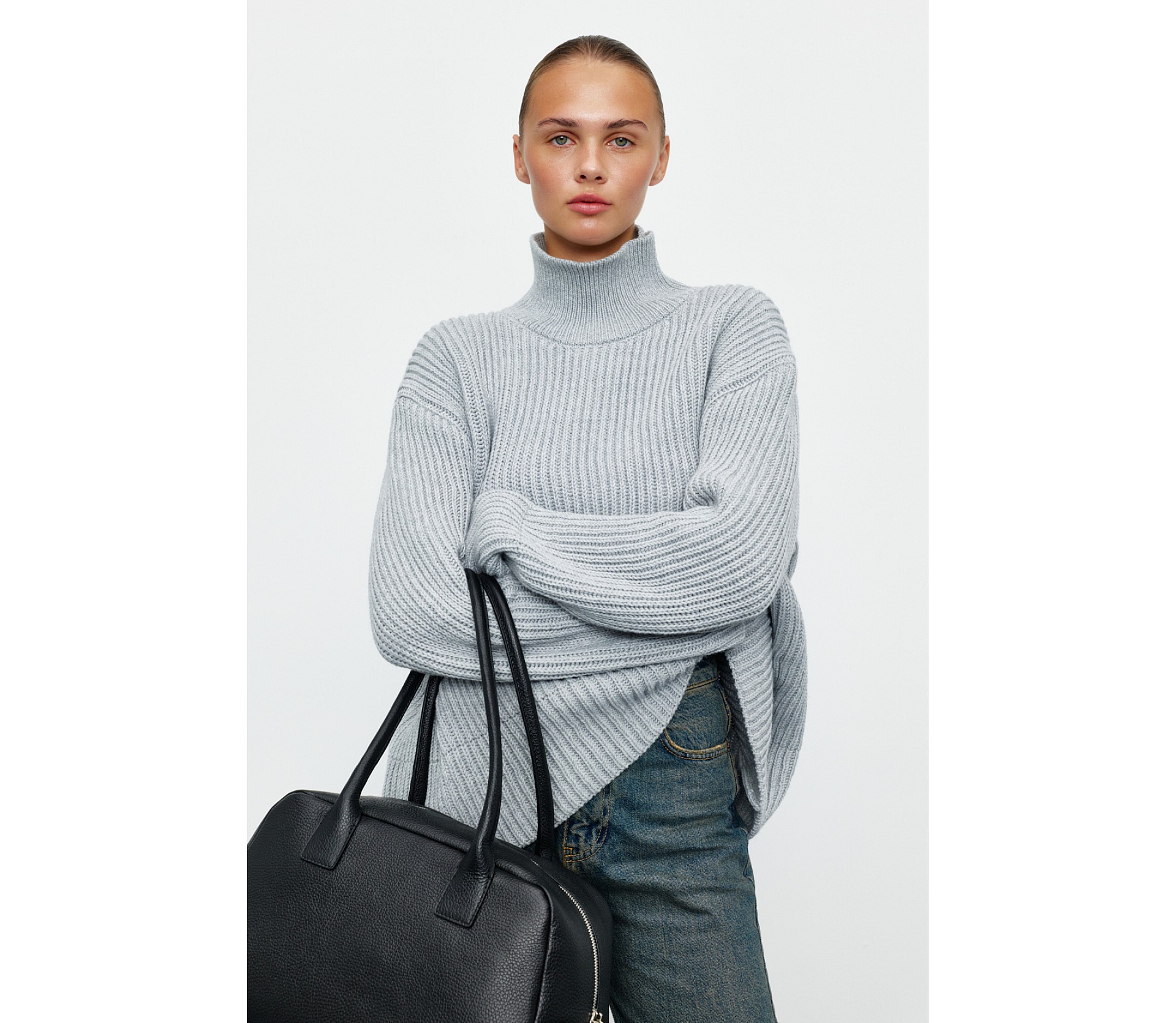 СВЕТР З ВИСОКОЮ ГОРЛОВИНОЮ