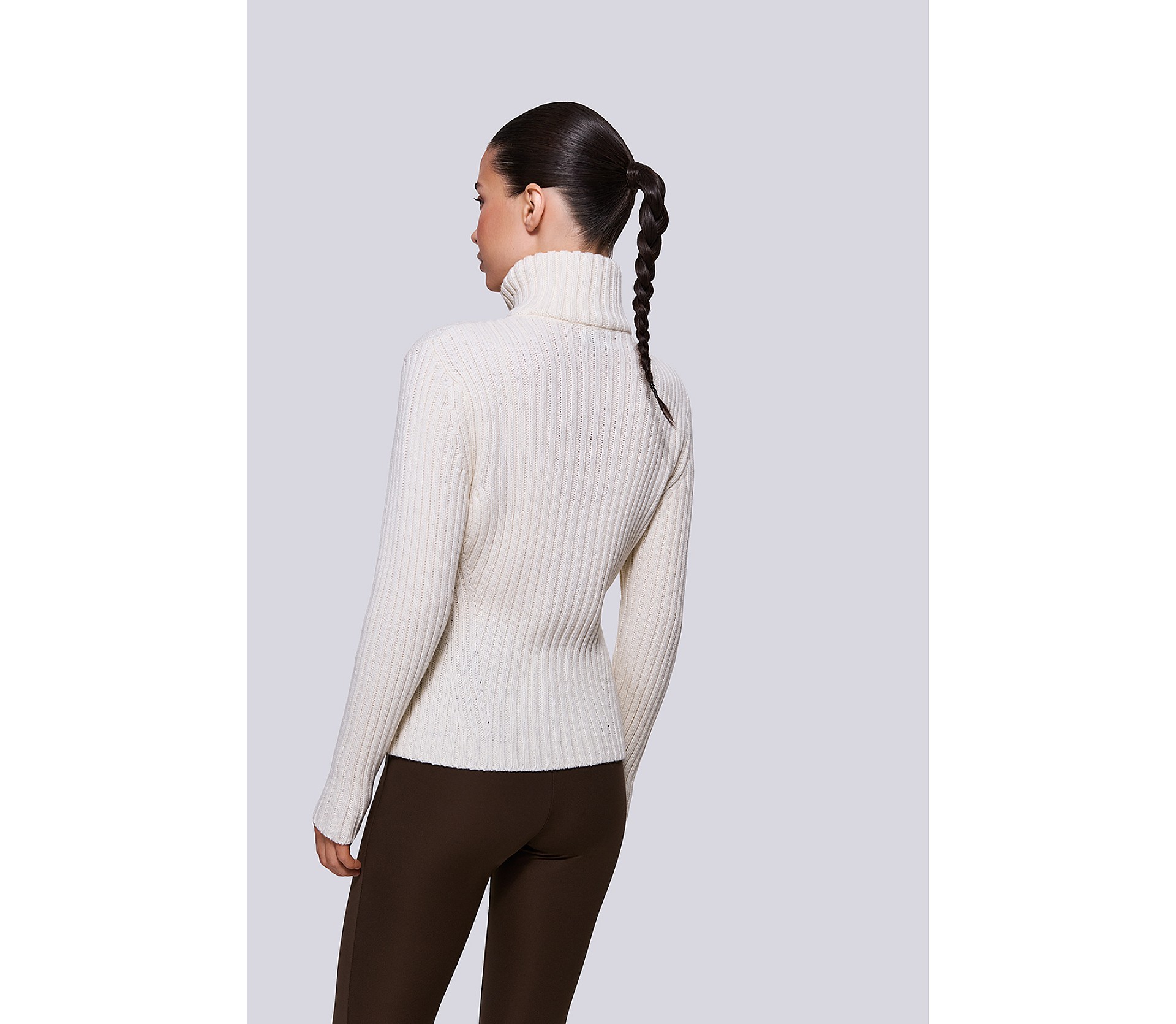 СВЕТР НА БЛИСКАВЦІ