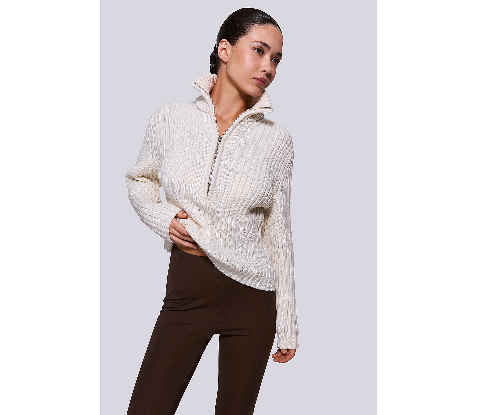 СВЕТР НА БЛИСКАВЦІ