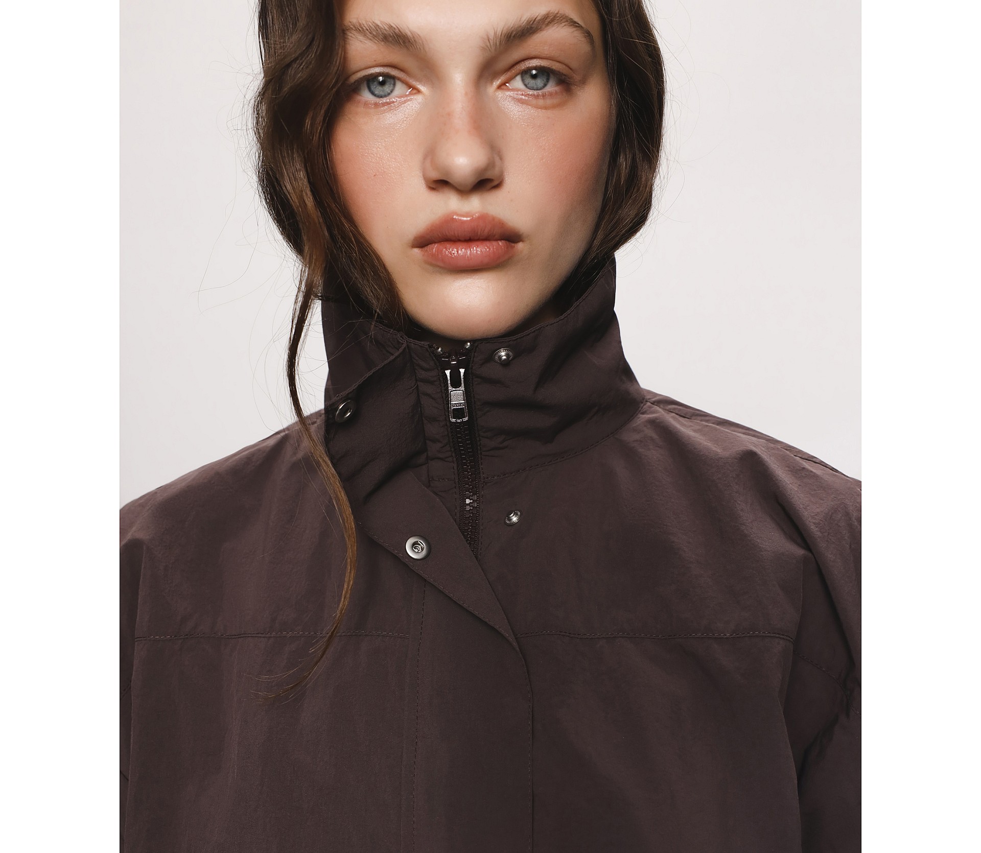 КУРТКА НЕЙЛОНОВА НА БЛИСКАВЦІ