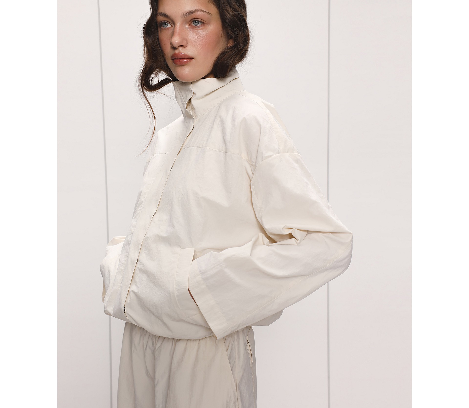 КУРТКА НЕЙЛОНОВА НА БЛИСКАВЦІ