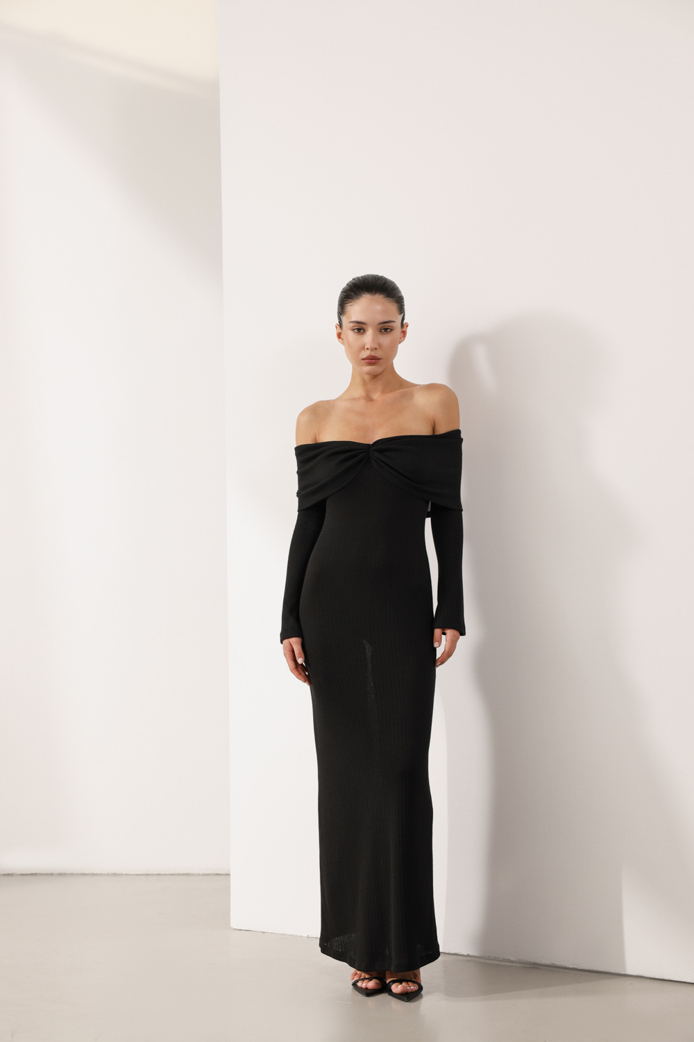 СУКНЯ МАКСІ З ВІДКРИТИМИ ПЛЕЧИМА