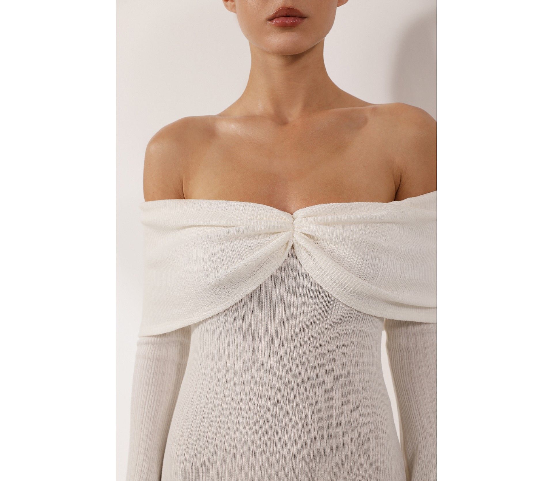 СУКНЯ МАКСІ З ВІДКРИТИМИ ПЛЕЧИМА