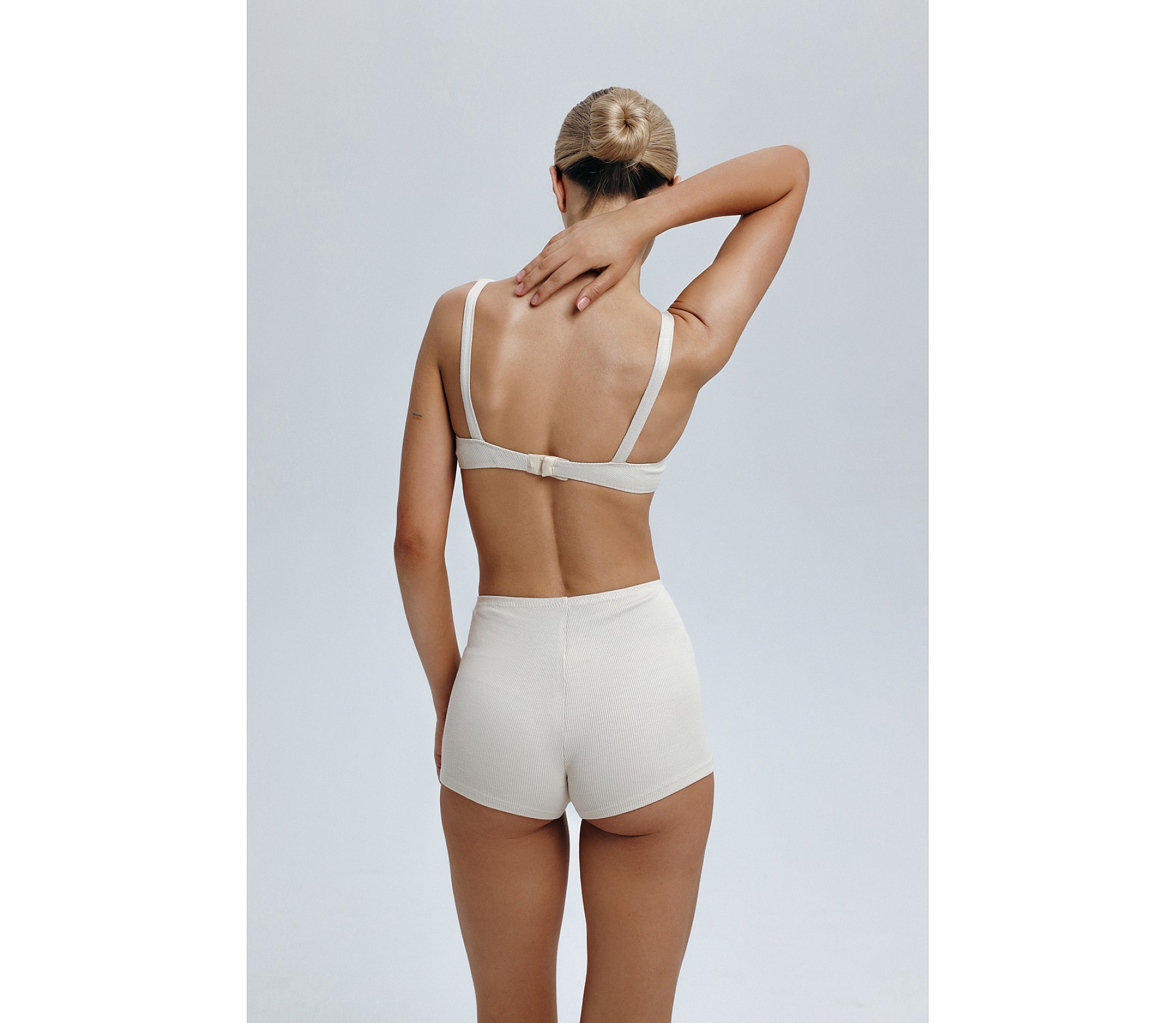 КОМПЛЕКТ ІЗ БРА ТА ШОРТІВ