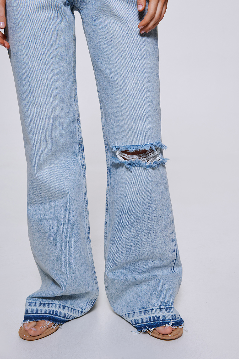 ДЖИНСИ З РОЗРІЗАМИ