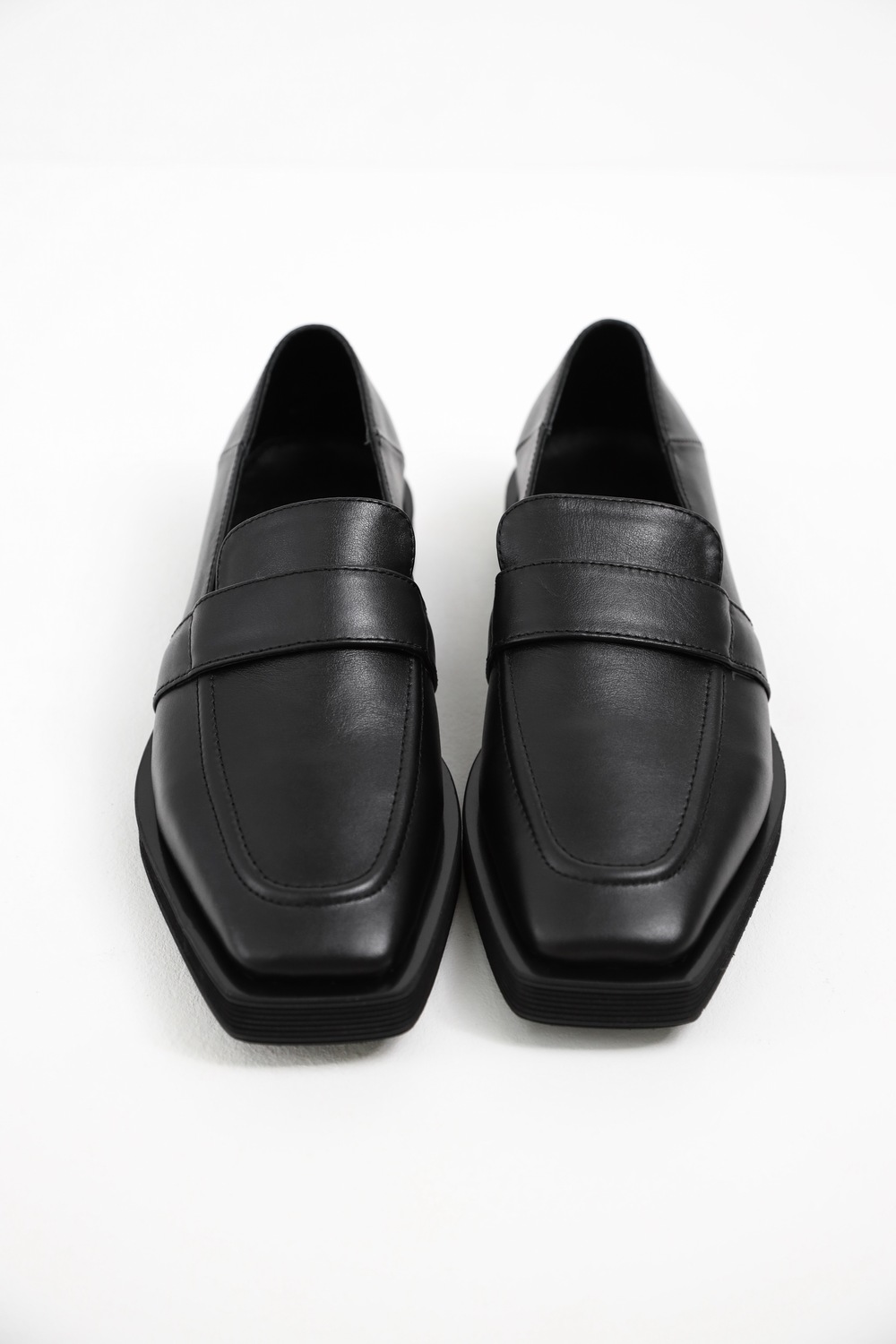 ЛОФЕРИ З КВАДРАТНИМ НОСКОМ