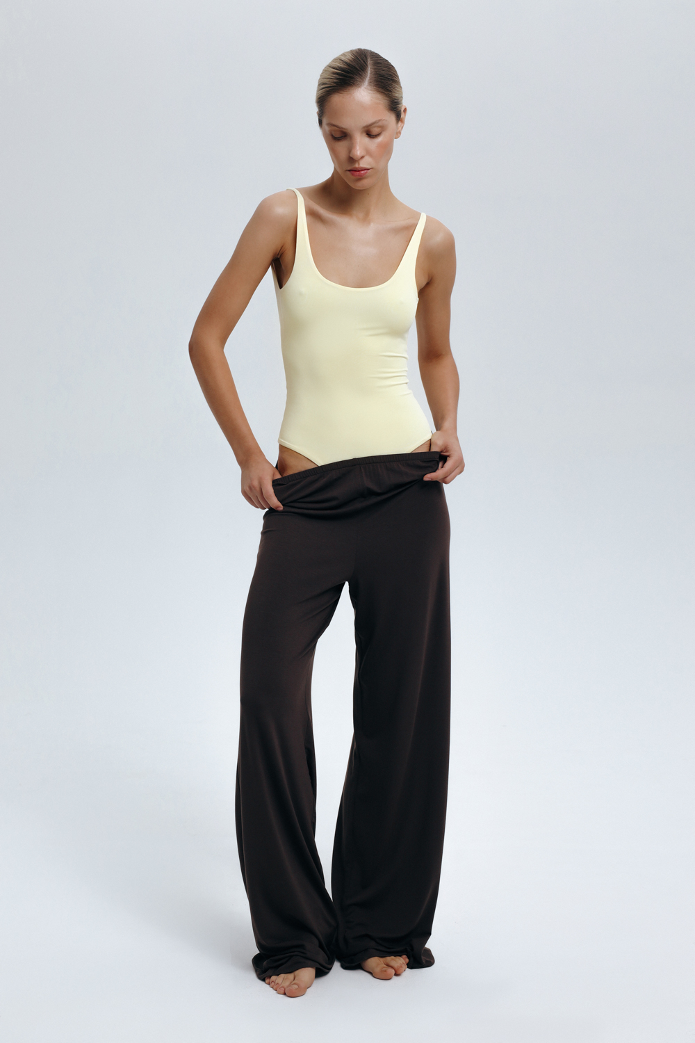 БОДІ З РЕГУЛЬОВАНИМИ БРЕТЕЛЯМИ