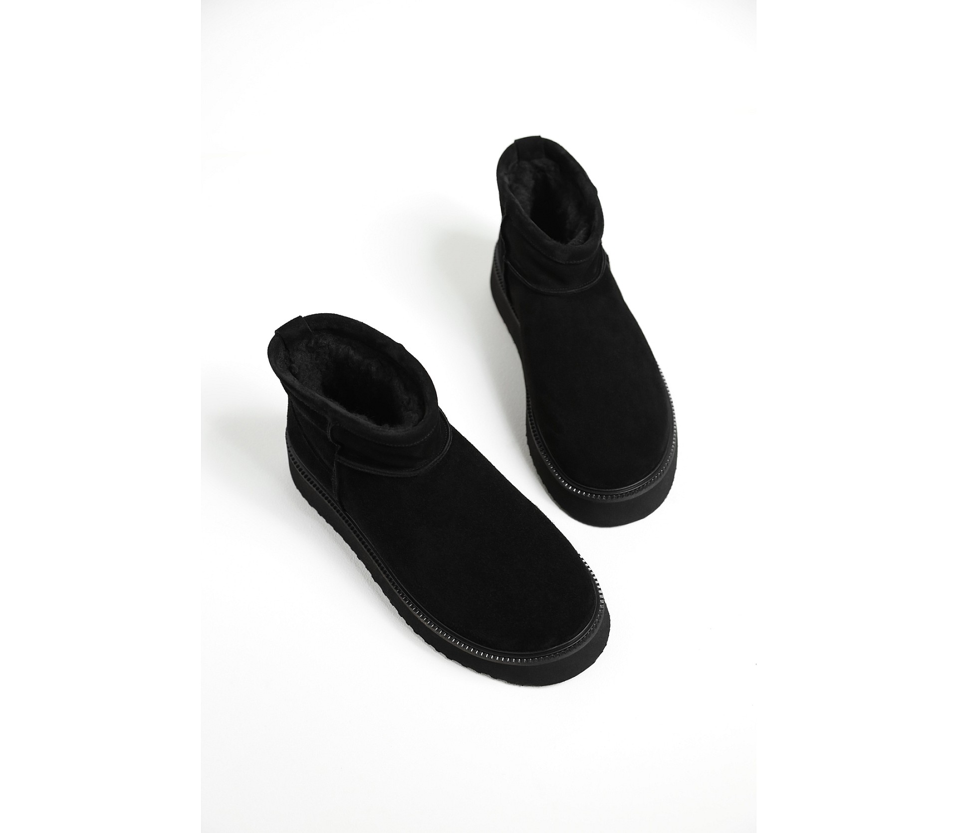 ЧЕРЕВИКИ НА ПЛАТФОРМІ