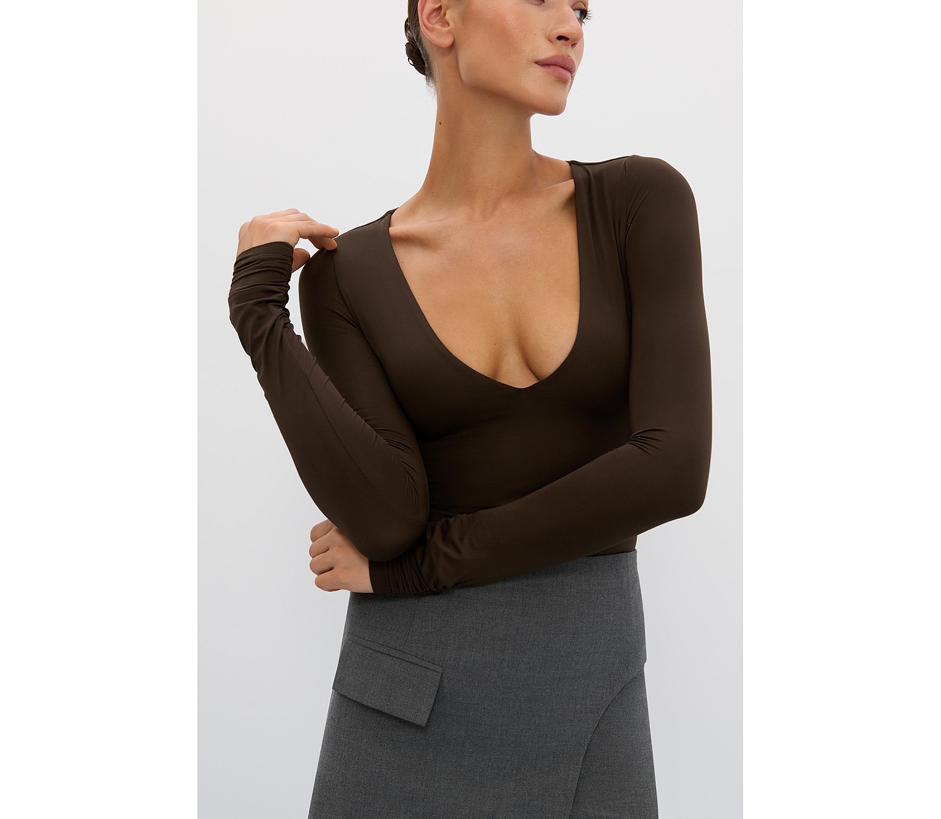 БОДІ З V-ПОДІБНИМ ВИРІЗОМ