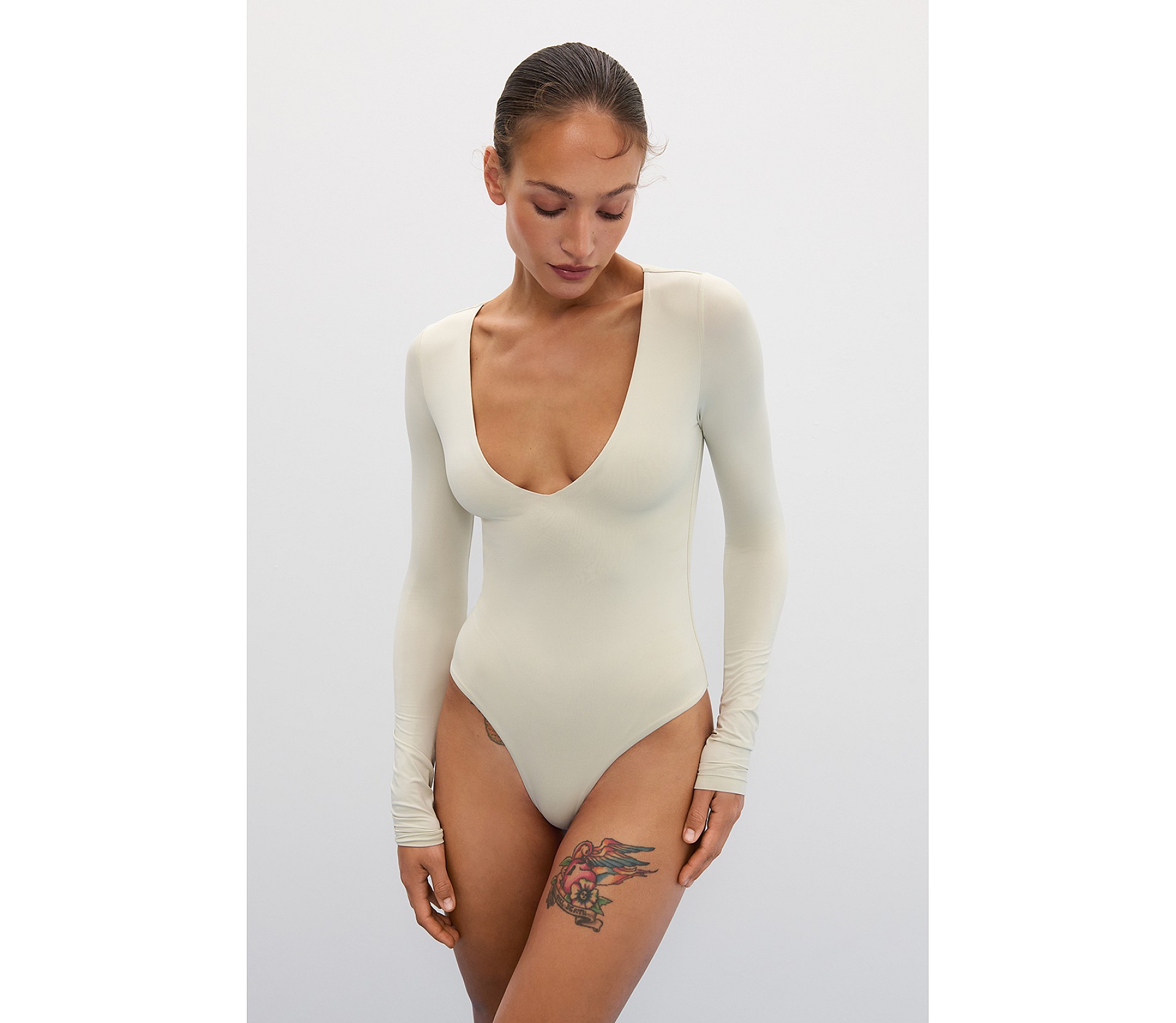 БОДІ З V-ПОДІБНИМ ВИРІЗОМ