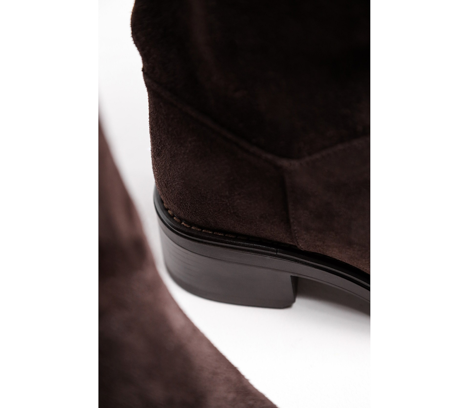 ЧЕРЕВИКИ З КВАДРАТНИМ НОСКОМ