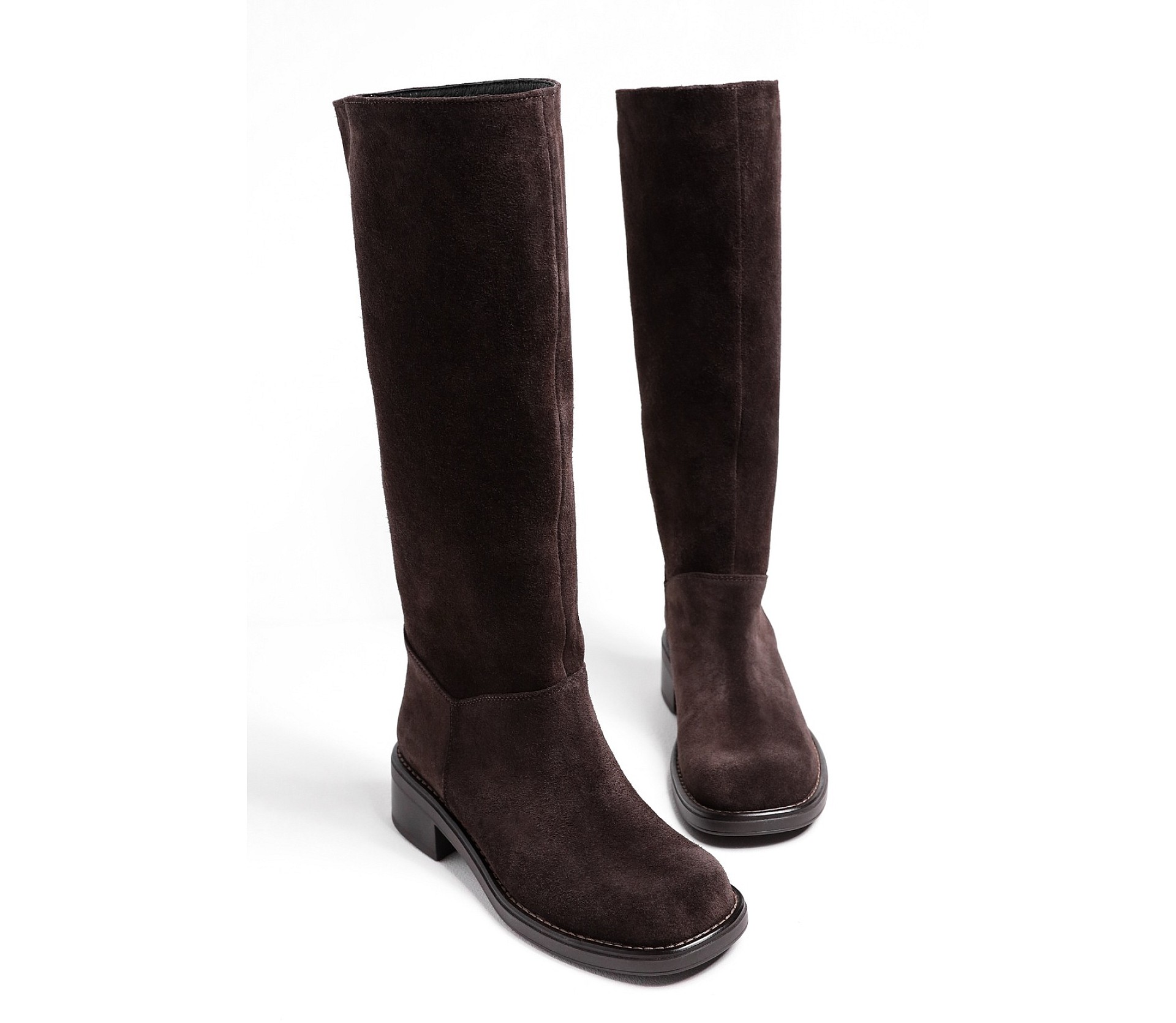 ЧЕРЕВИКИ З КВАДРАТНИМ НОСКОМ