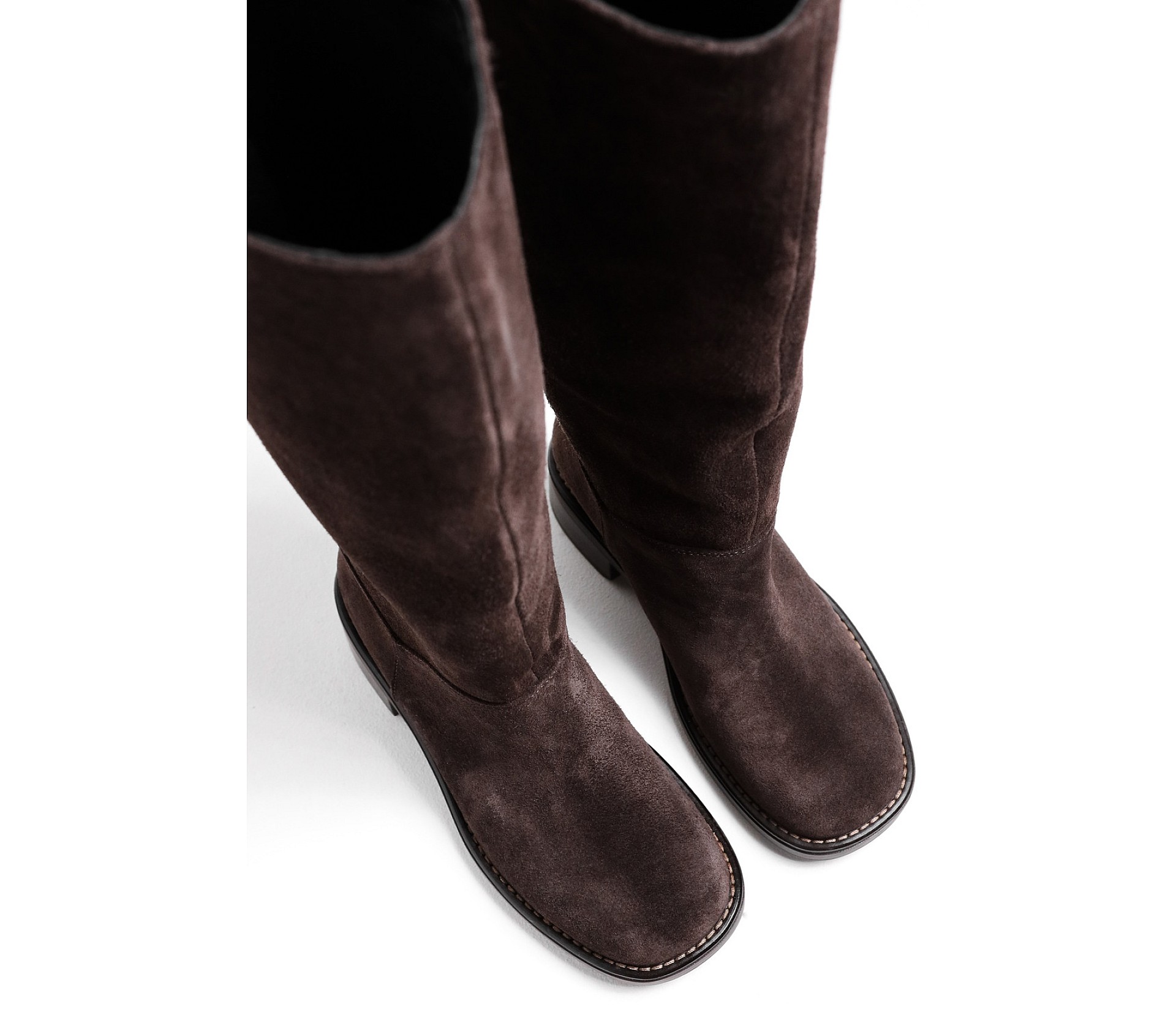 ЧЕРЕВИКИ З КВАДРАТНИМ НОСКОМ