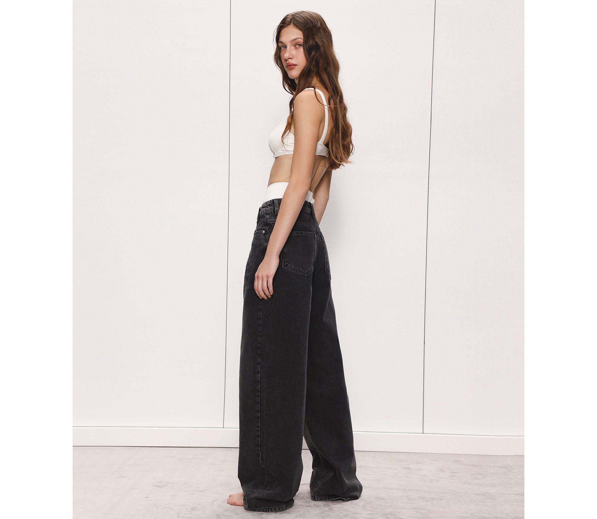 ДЖИНСИ З ПЕРЕХРЕЩЕНОЮ ТАЛІЄЮ